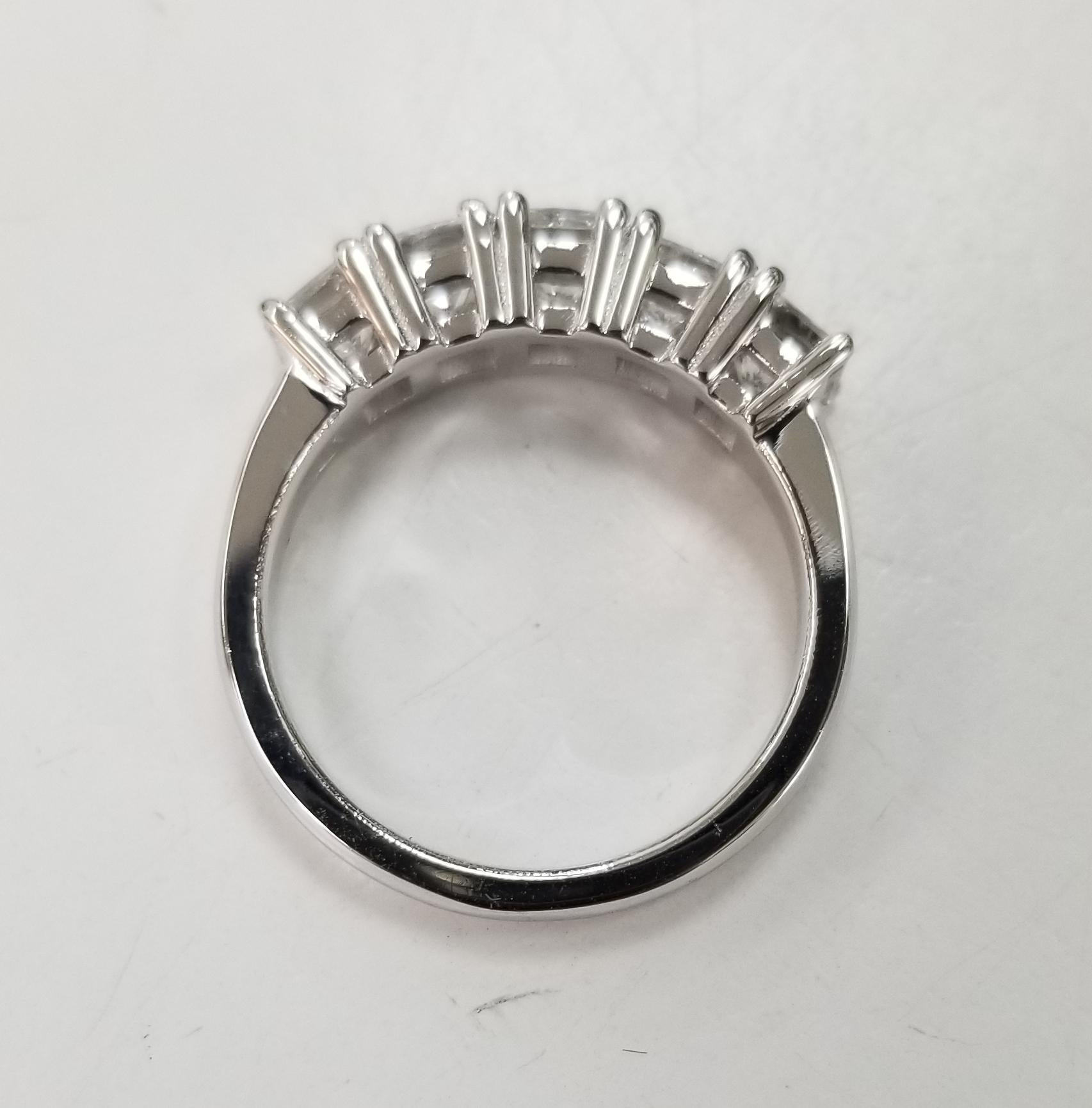 Women's or Men's 14 Karat White Gold 5 Princess Cut Diamonds Anniversary Wedding Ring For Sale