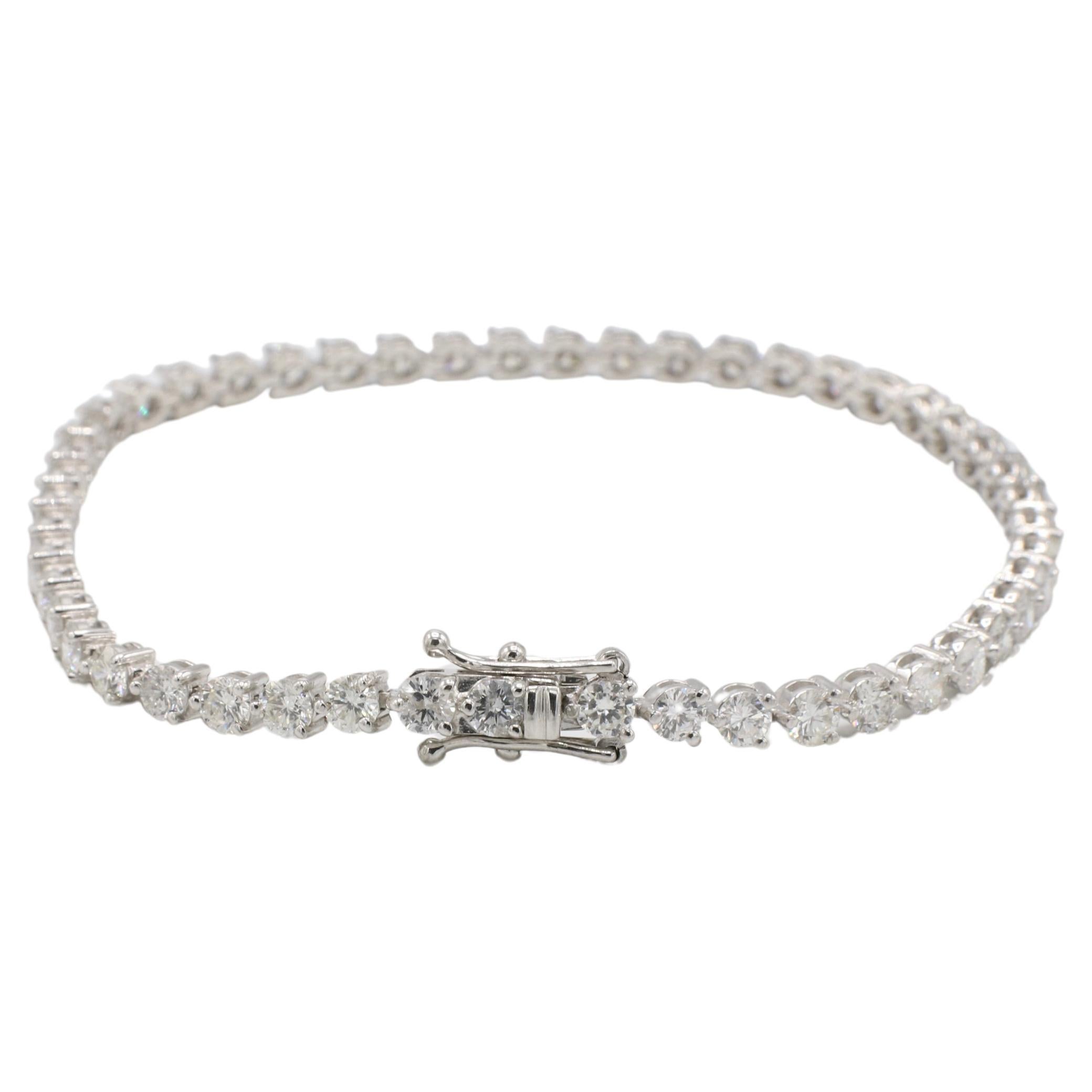 Modern 14 Karat White Gold 5.44 Carat Natural Diamond Tennis Line Bracelet For Sale