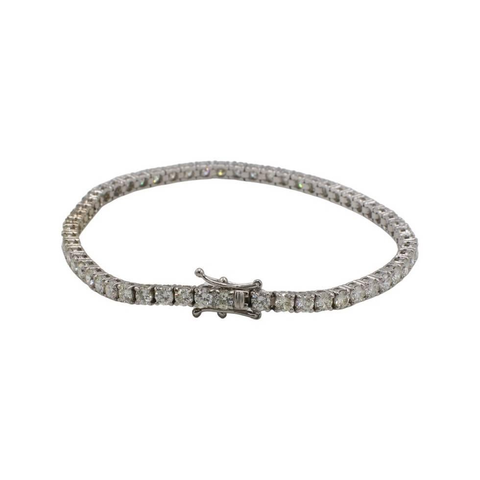 Modern 14 Karat White Gold 5.60 Carat Natural Diamond Tennis Line Bracelet For Sale