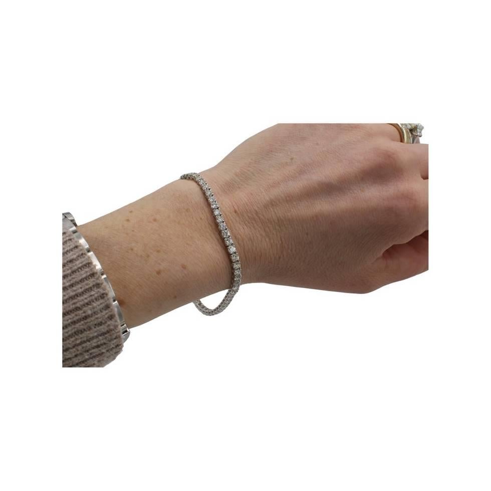 Round Cut 14 Karat White Gold 5.60 Carat Natural Diamond Tennis Line Bracelet For Sale