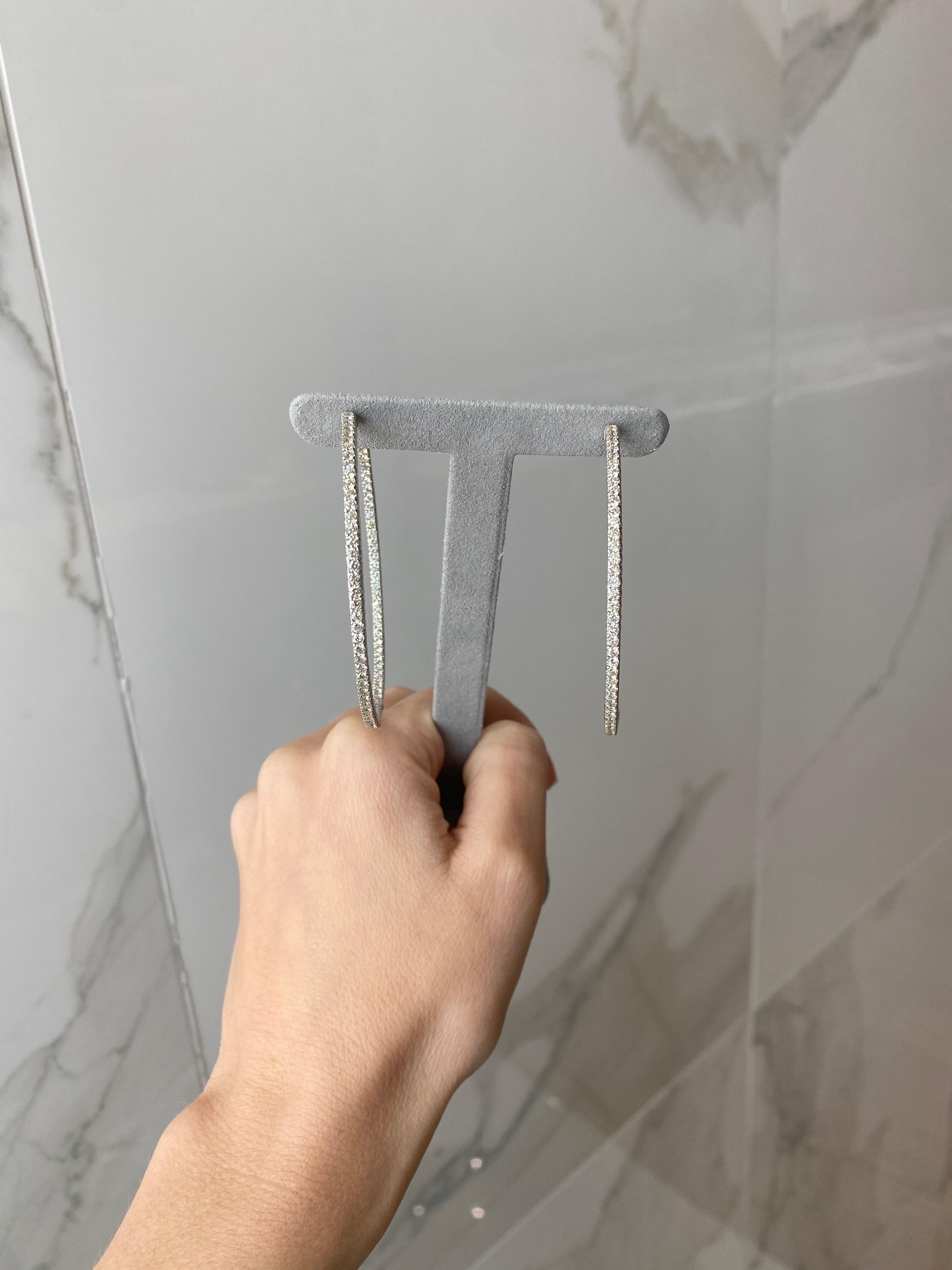 Orecchini a cerchio in oro bianco 14 carati con diamanti rotondi da 5,94 carati In condizioni Nuovo in vendita a Houston, TX