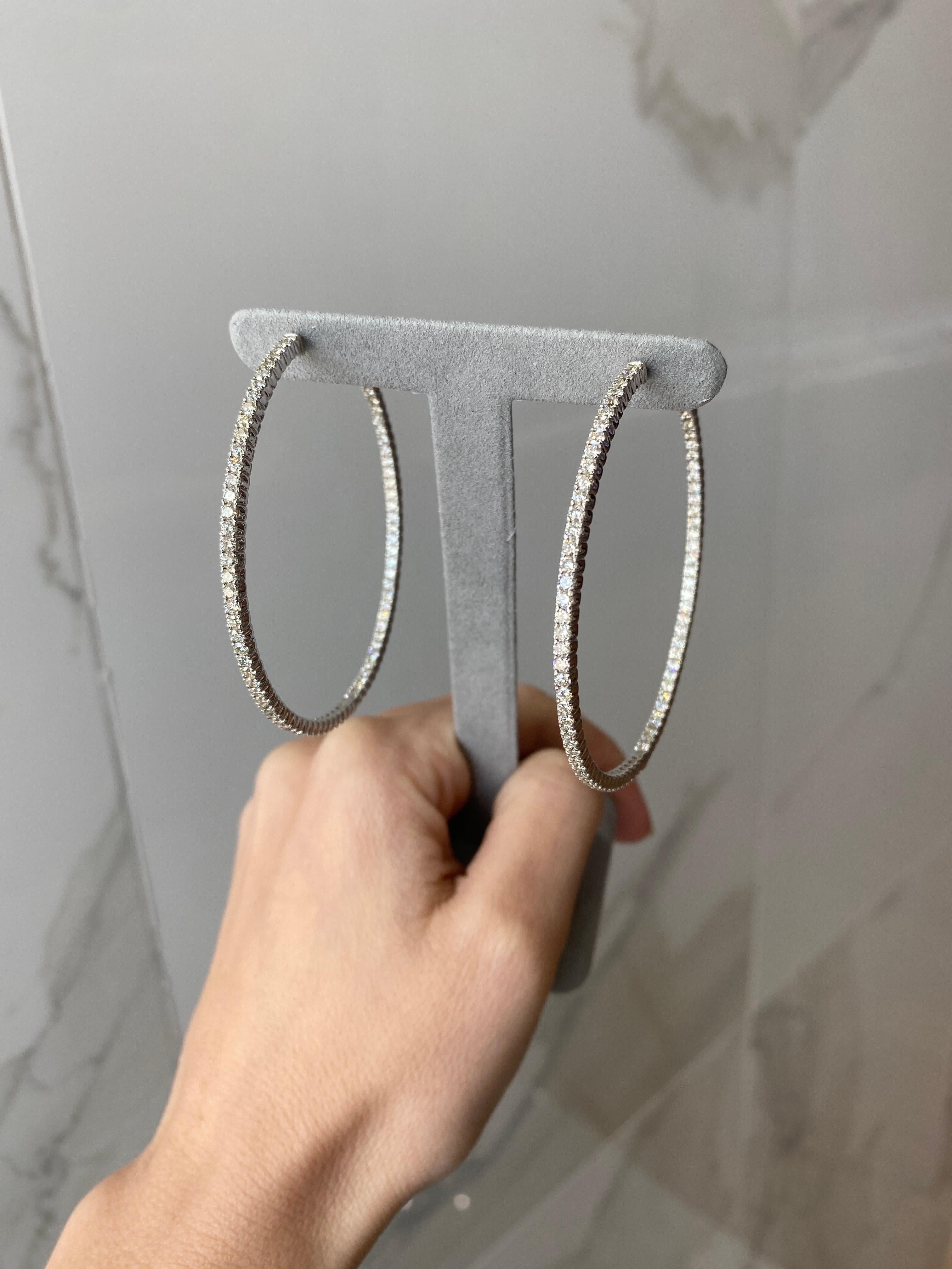 da uomo o donna Orecchini a cerchio in oro bianco 14 carati con diamanti rotondi da 5,94 carati in vendita