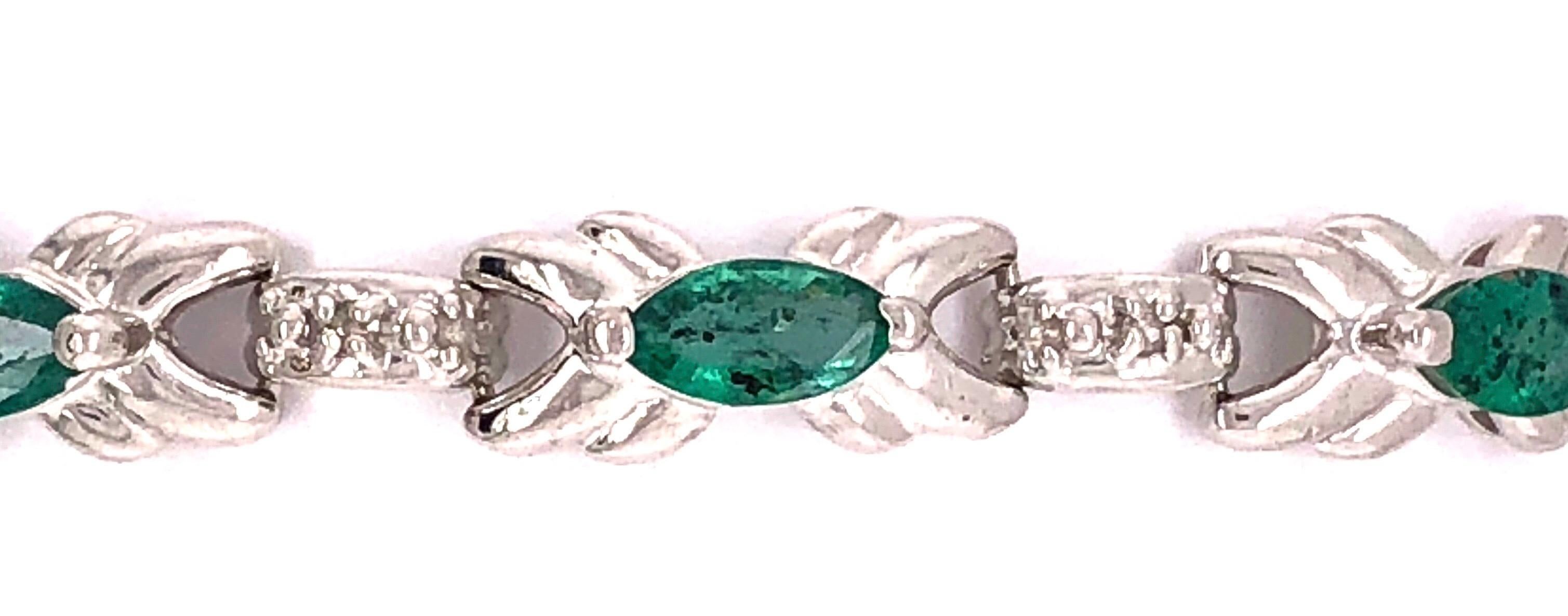 14 Karat White Gold Emerald Bracelet with Round Diamonds In Good Condition In Stamford, CT