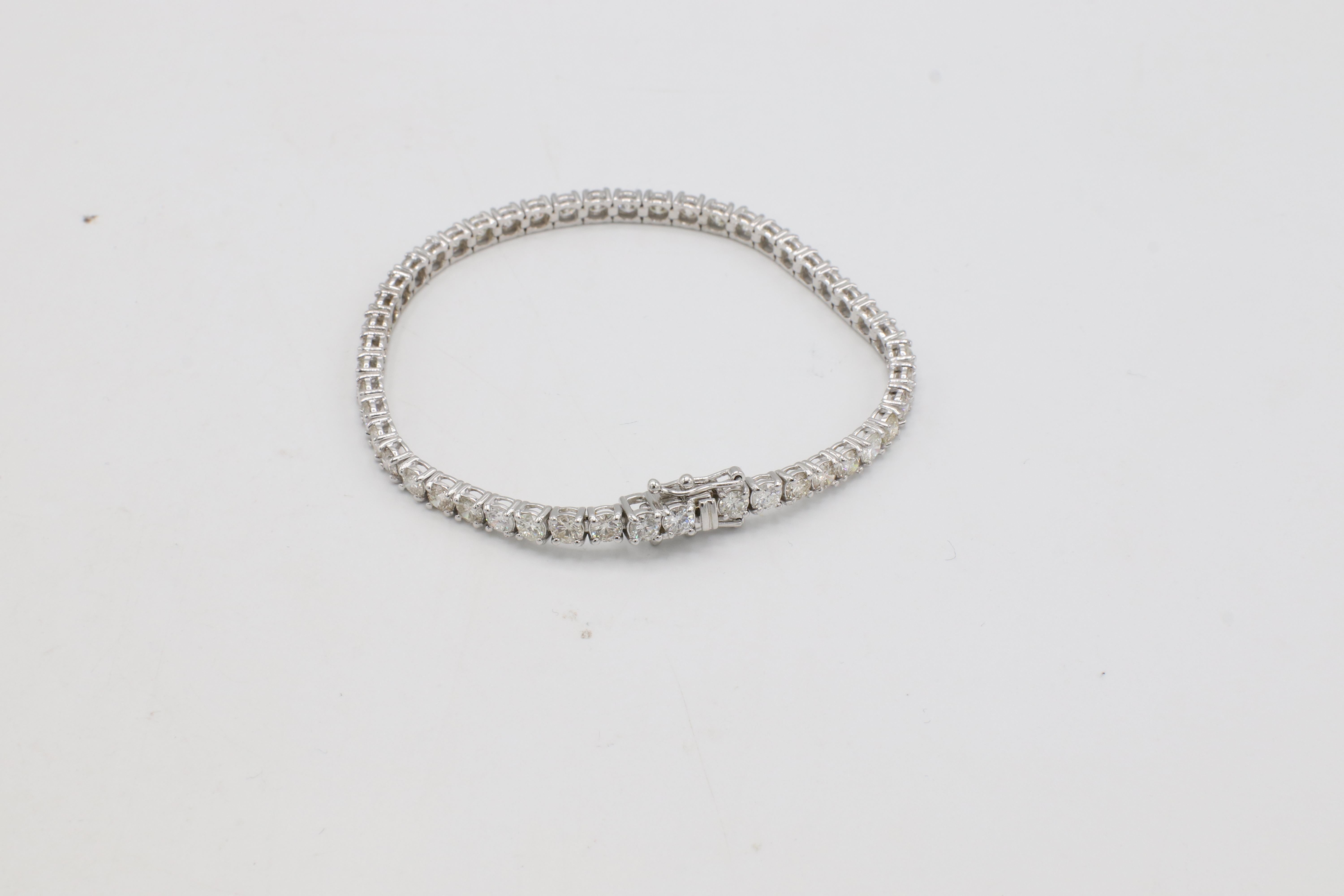 Donna Bracciale Tennis Line in oro bianco 14 carati con diamanti naturali da 7,69 carati in vendita