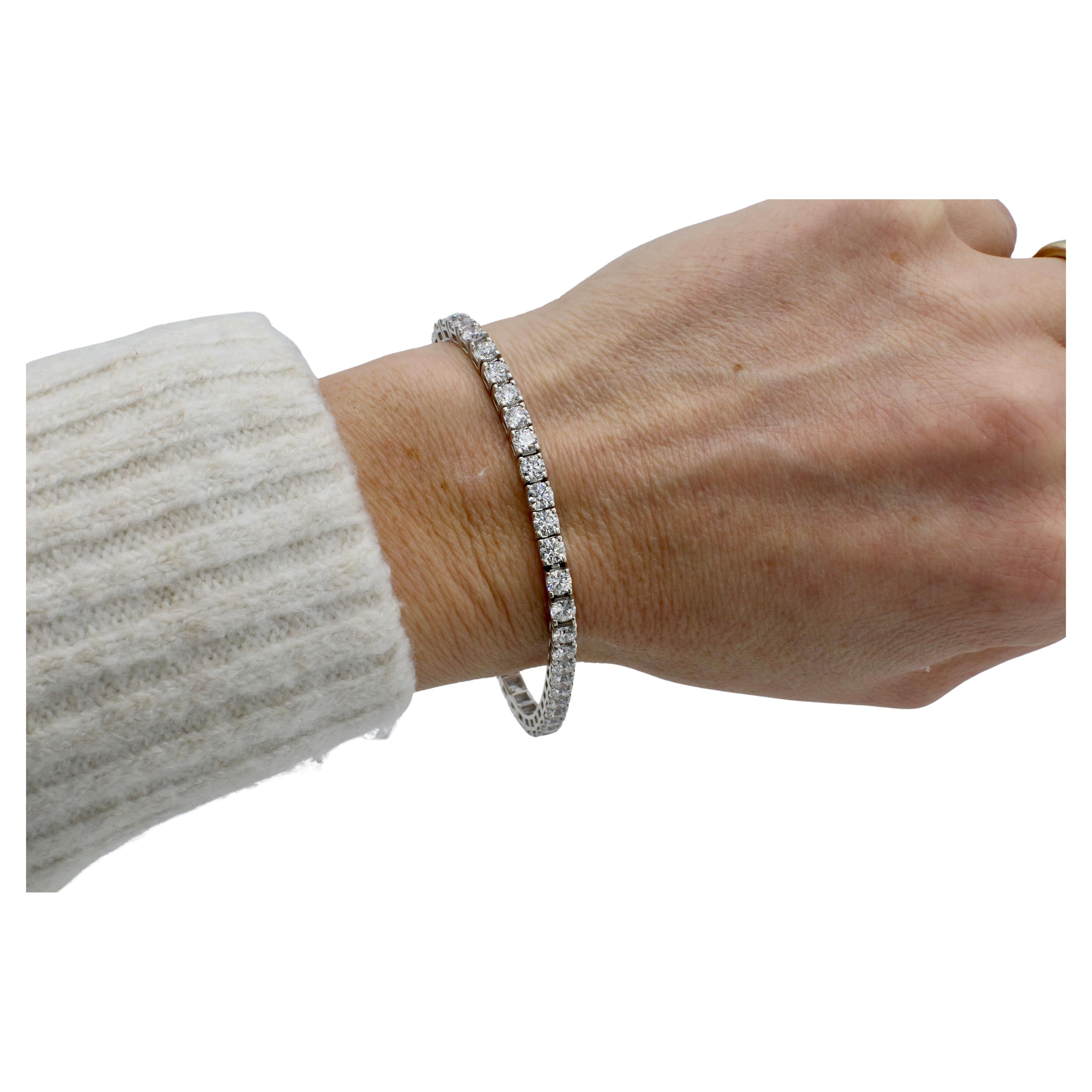 Round Cut 14 Karat White Gold 8.00 Carat Natural Diamond Tennis Line Bracelet For Sale