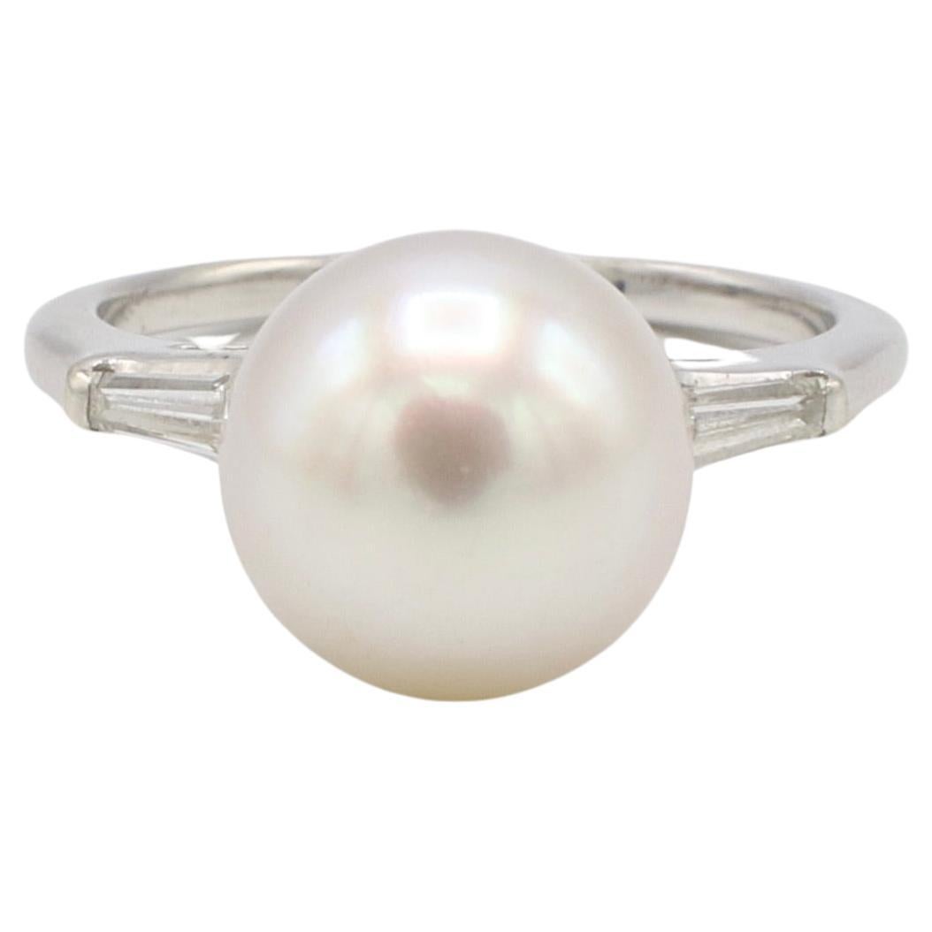 Anillo Cóctel de Oro Blanco de 14 Kilates Perla Cultivada Akoya y Diamante Natural