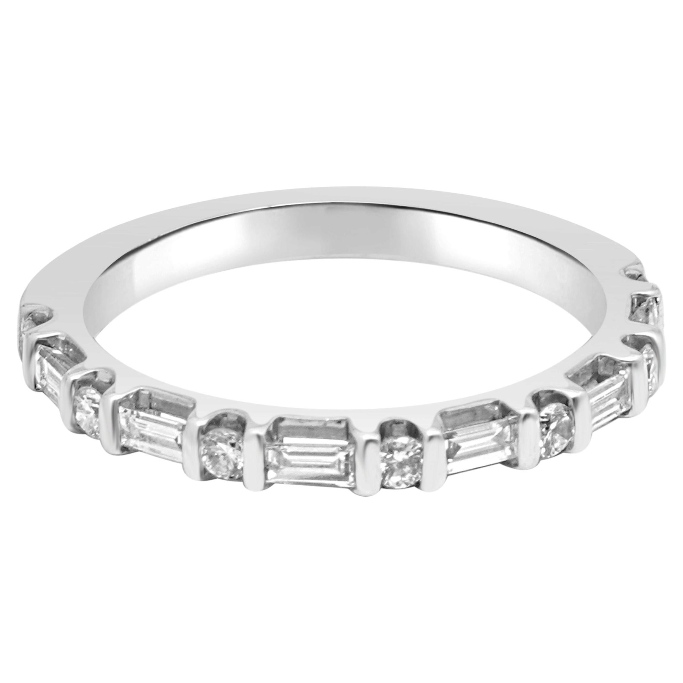 Bandeau en or blanc 14 carats alternant diamants ronds et baguettes