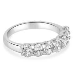 14 Karat Weißgold und 7-steiniges Diamantband mit Ovalschliff