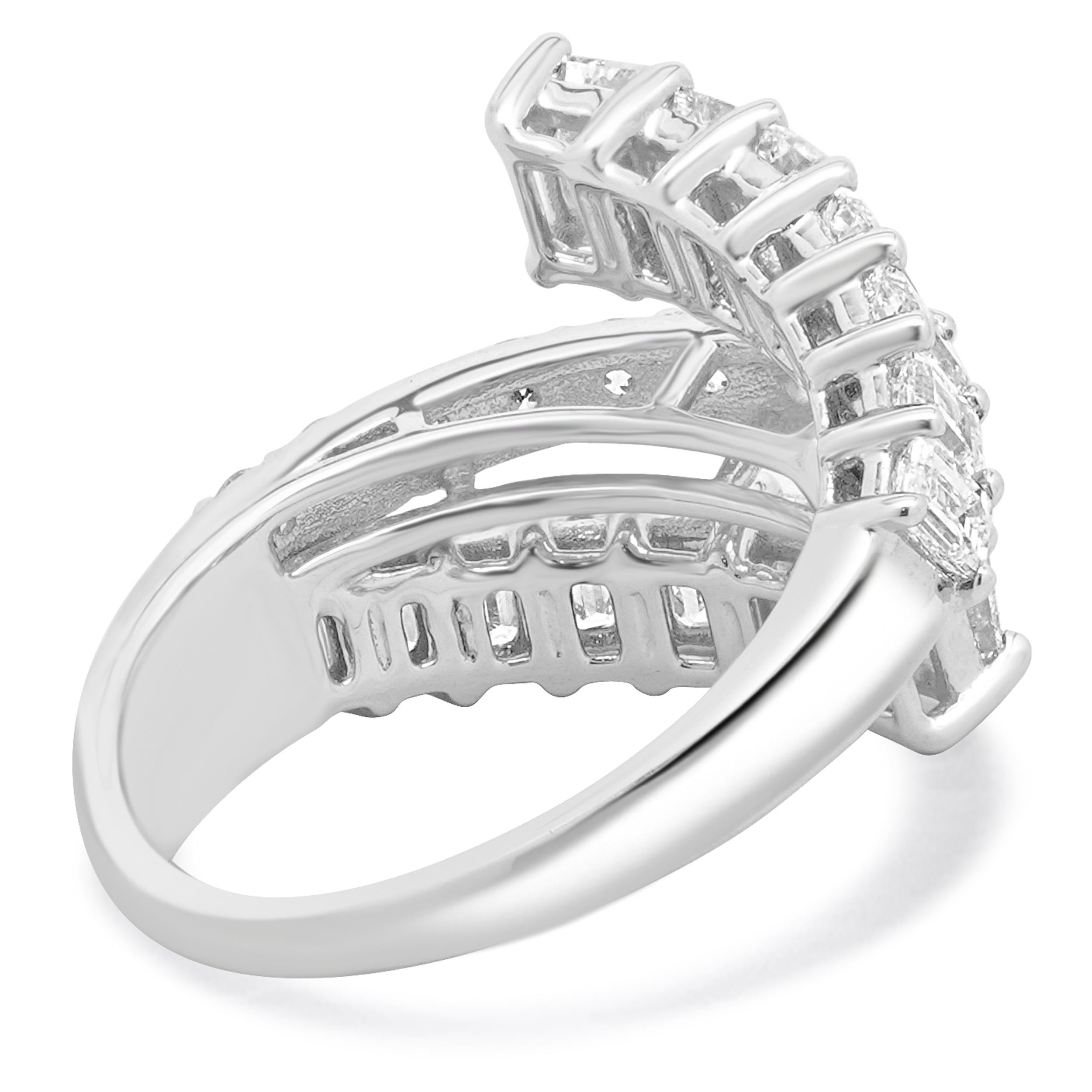 14 Karat White Gold and Baguette Diamond Bypass Ring In Excellent Condition For Sale In Scottsdale, AZ