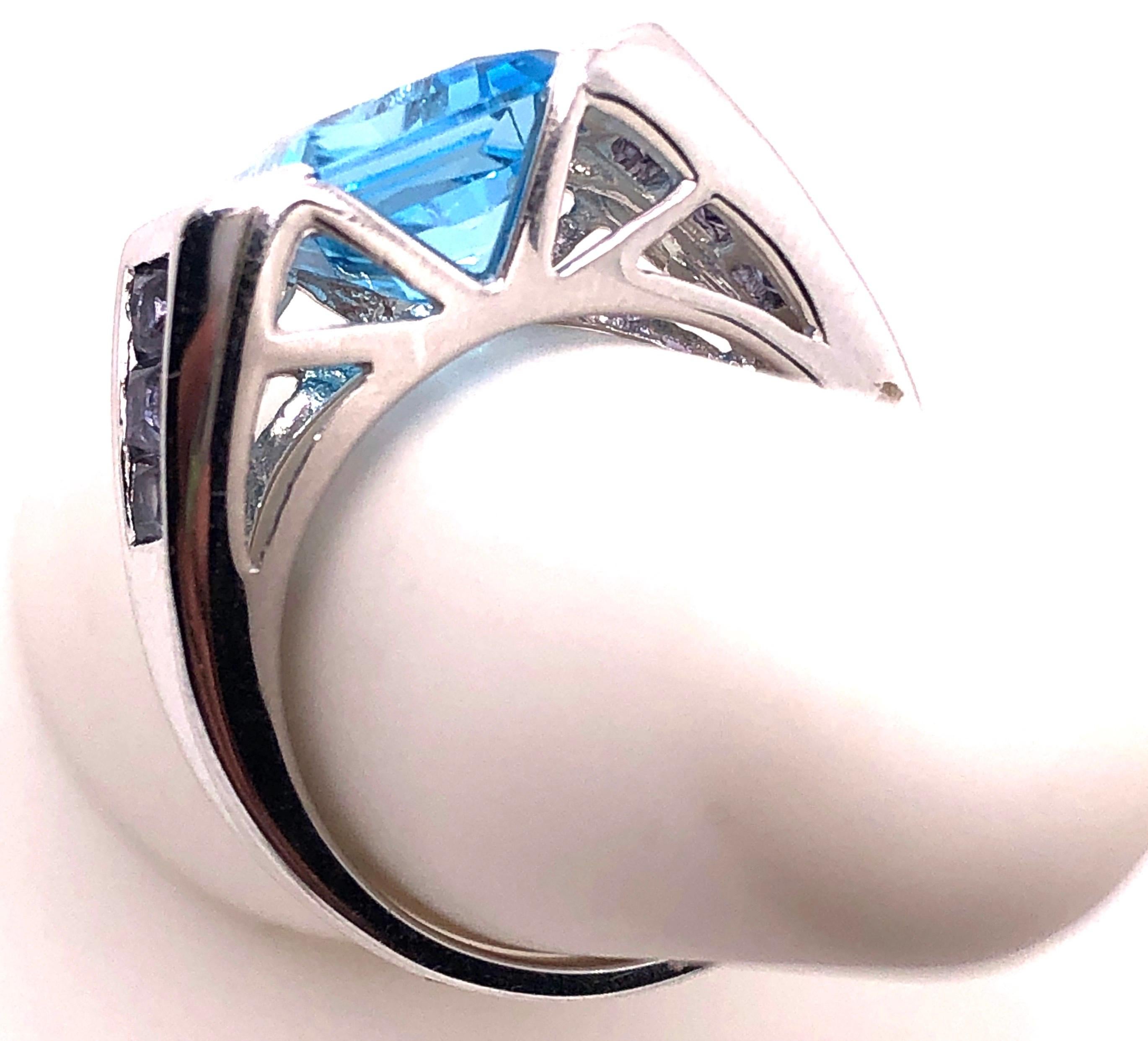 14 Karat White Gold and Blue Zirconium Ring For Sale 3