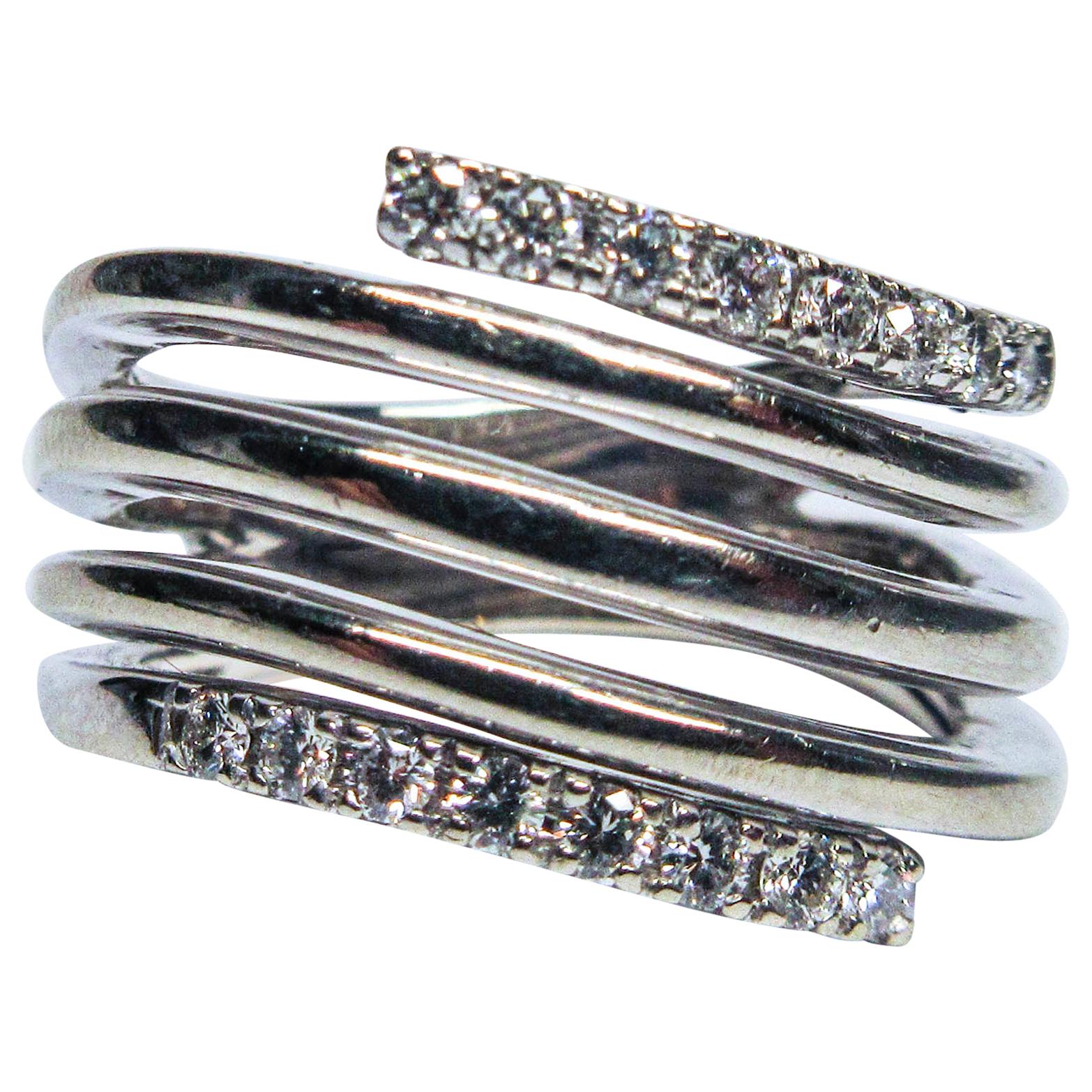 Bague en or blanc 14 carats avec diamants en vente