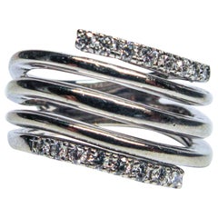Anillo en Espiral de Oro Blanco de 14 Kilates y Acento de Diamantes