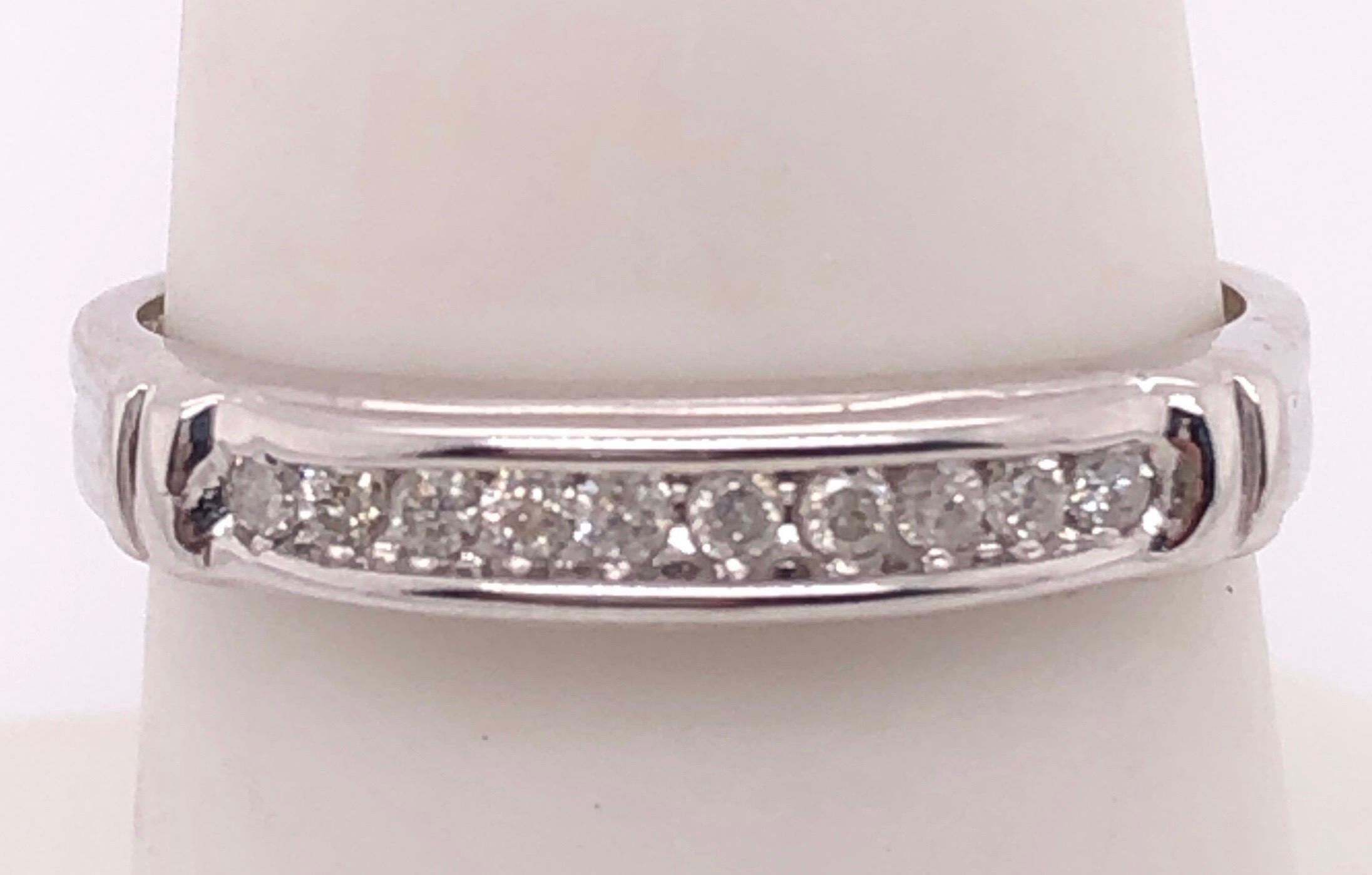 Anello nuziale in oro bianco 14 carati e diamanti 0,25 TDW In condizioni buone in vendita a Manhasset, NY