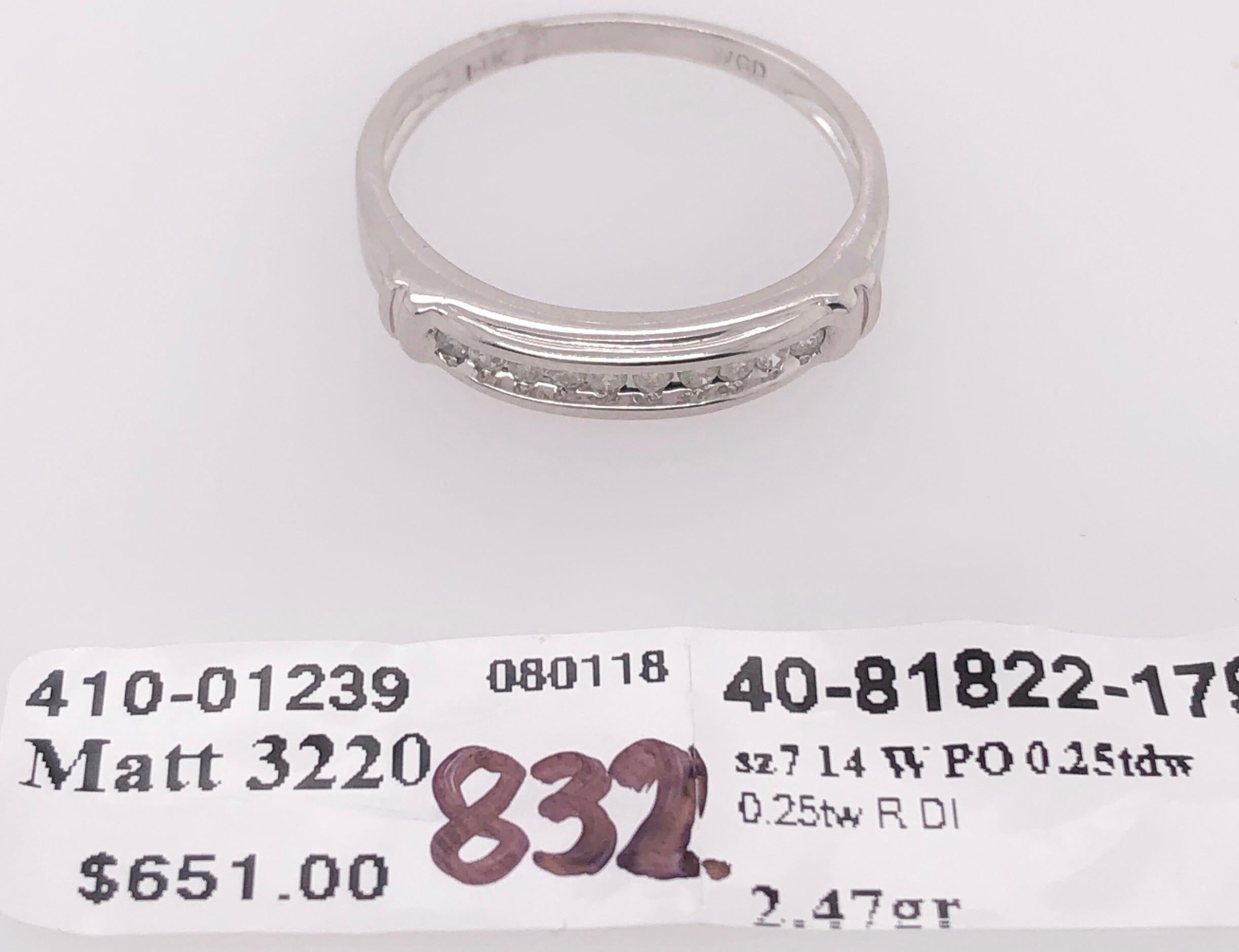 14 Karat White Gold and Diamond Band / Bridal Ring 0.25 TDW In Good Condition For Sale In Stamford, CT