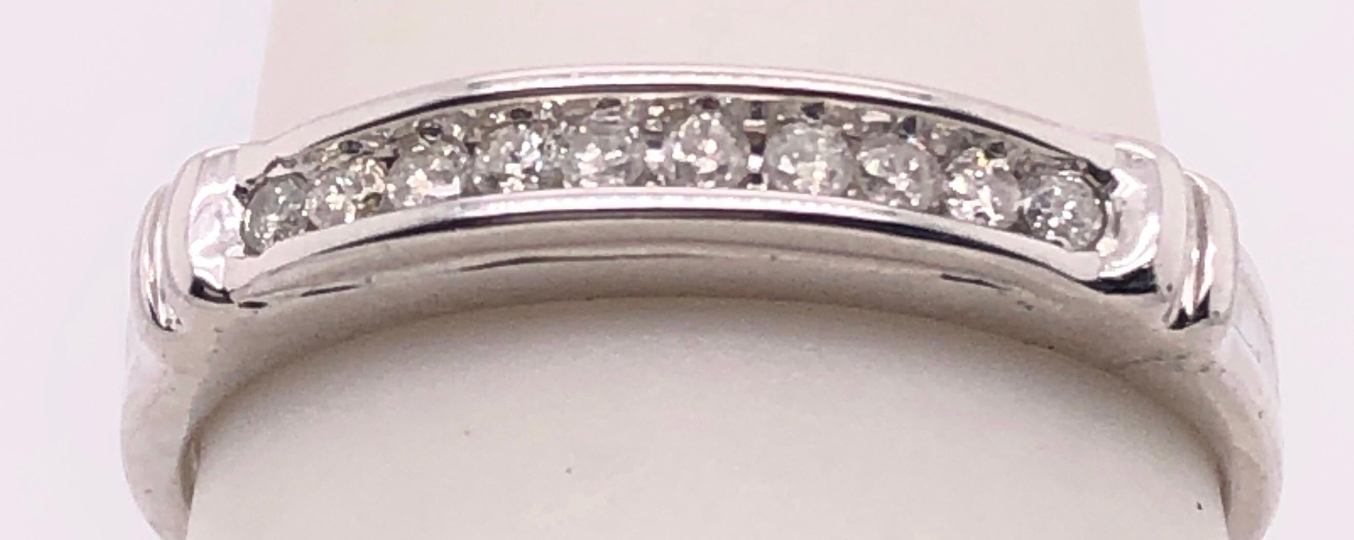 14 Karat White Gold and Diamond Band / Bridal Ring 0.25 TDW For Sale 1