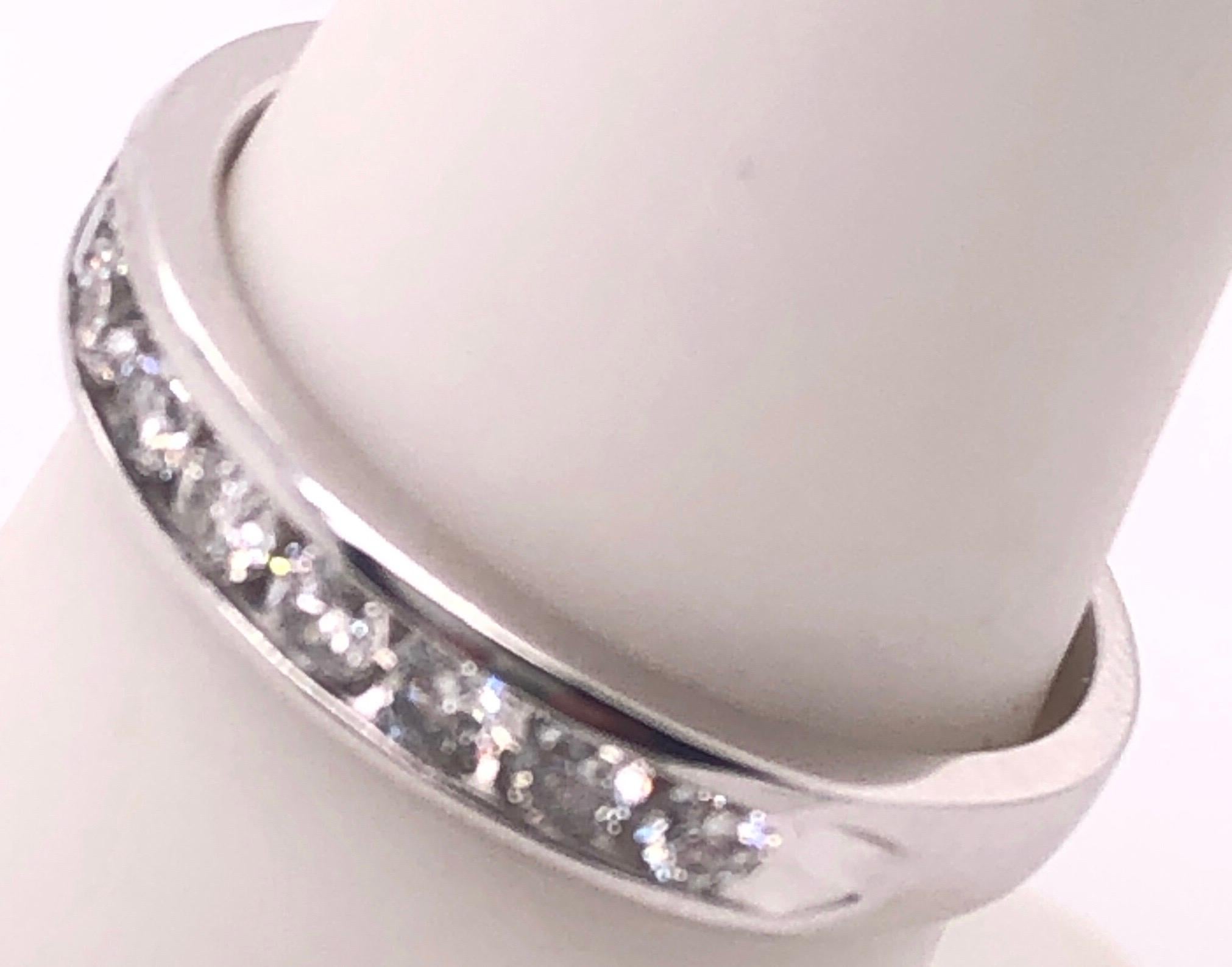 Anneau de mariage en or blanc 14 carats et diamants Unisexe en vente