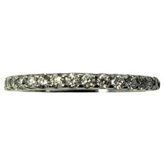 14 Karat White Gold and Shared Prong Diamond Band For Sale at 1stDibs