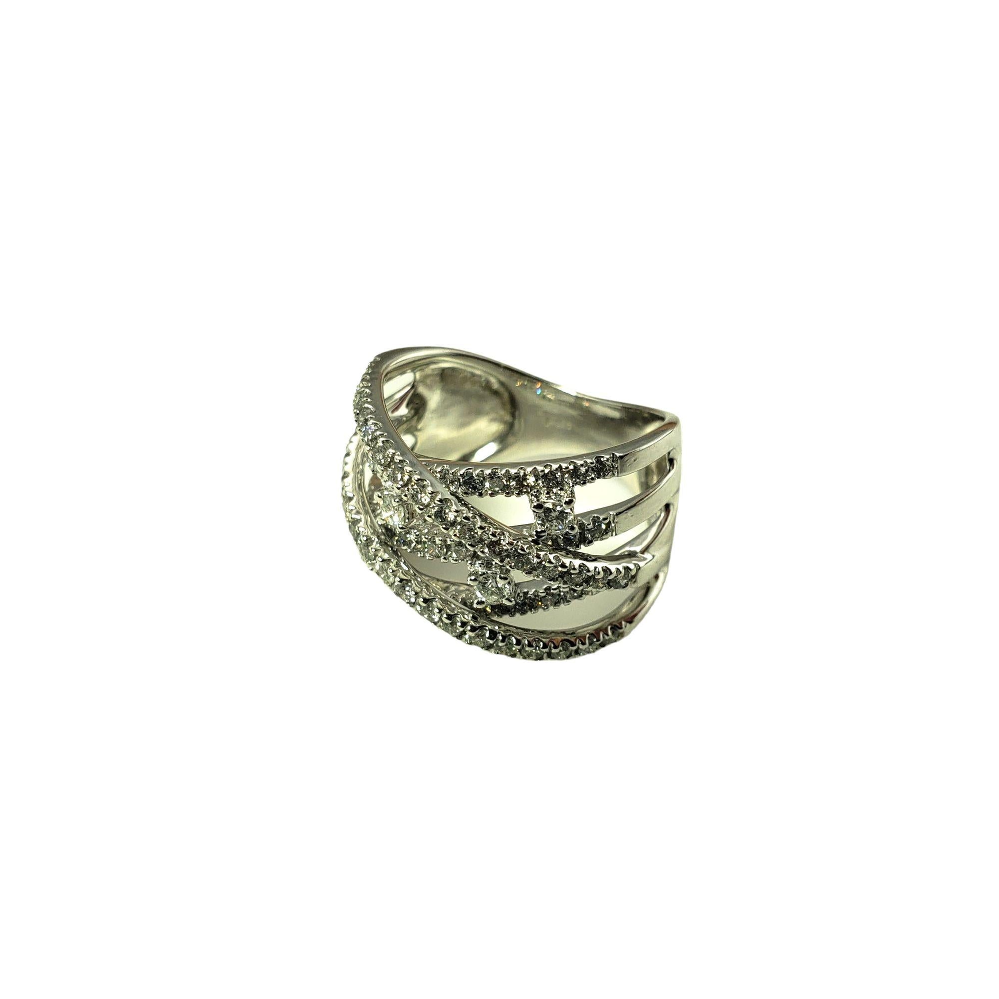 Anello a fascia in oro bianco 14 carati e diamanti in vendita 2