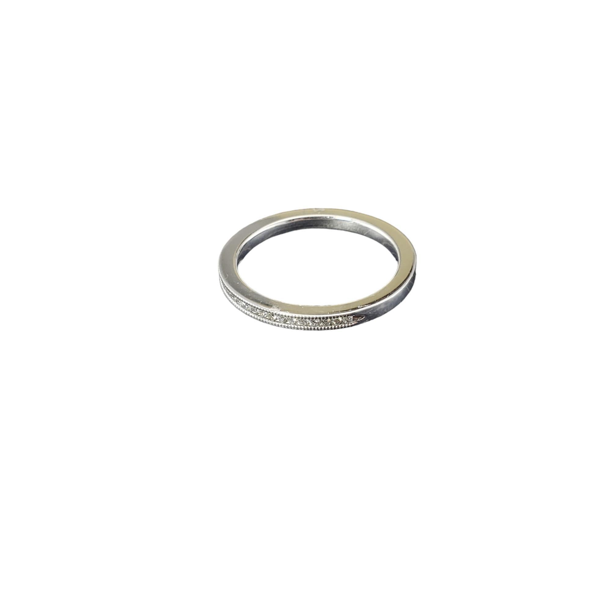 Anello a fascia in oro bianco 14 carati e diamanti misura 7 #17581 In condizioni buone in vendita a Washington Depot, CT