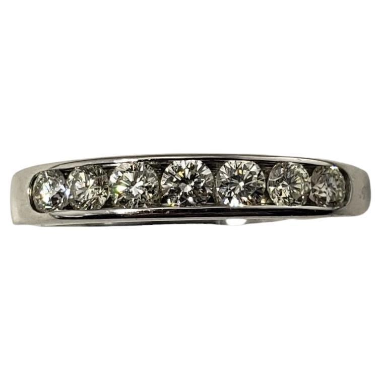 Anillo de oro blanco de 14 quilates y diamantes en venta