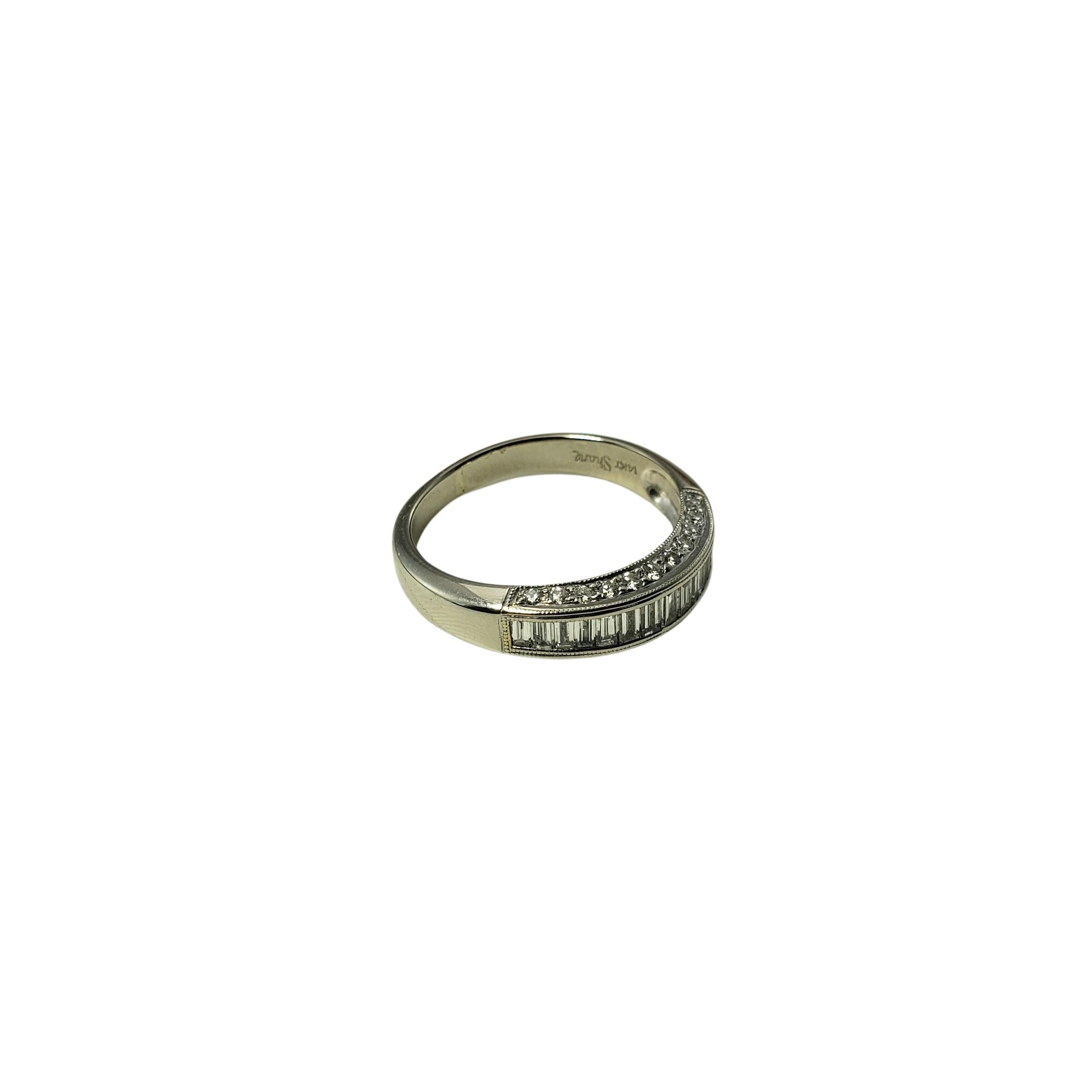 Anello a fascia in oro bianco 14 carati e diamanti in vendita 2