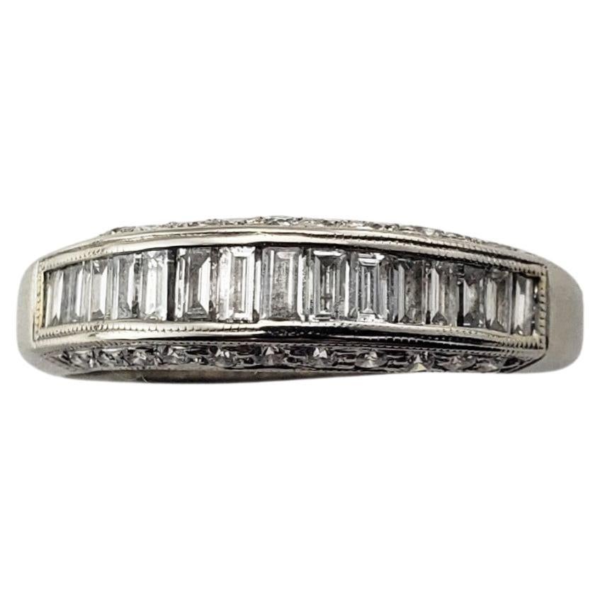 Anillo de oro blanco de 14 quilates y diamantes