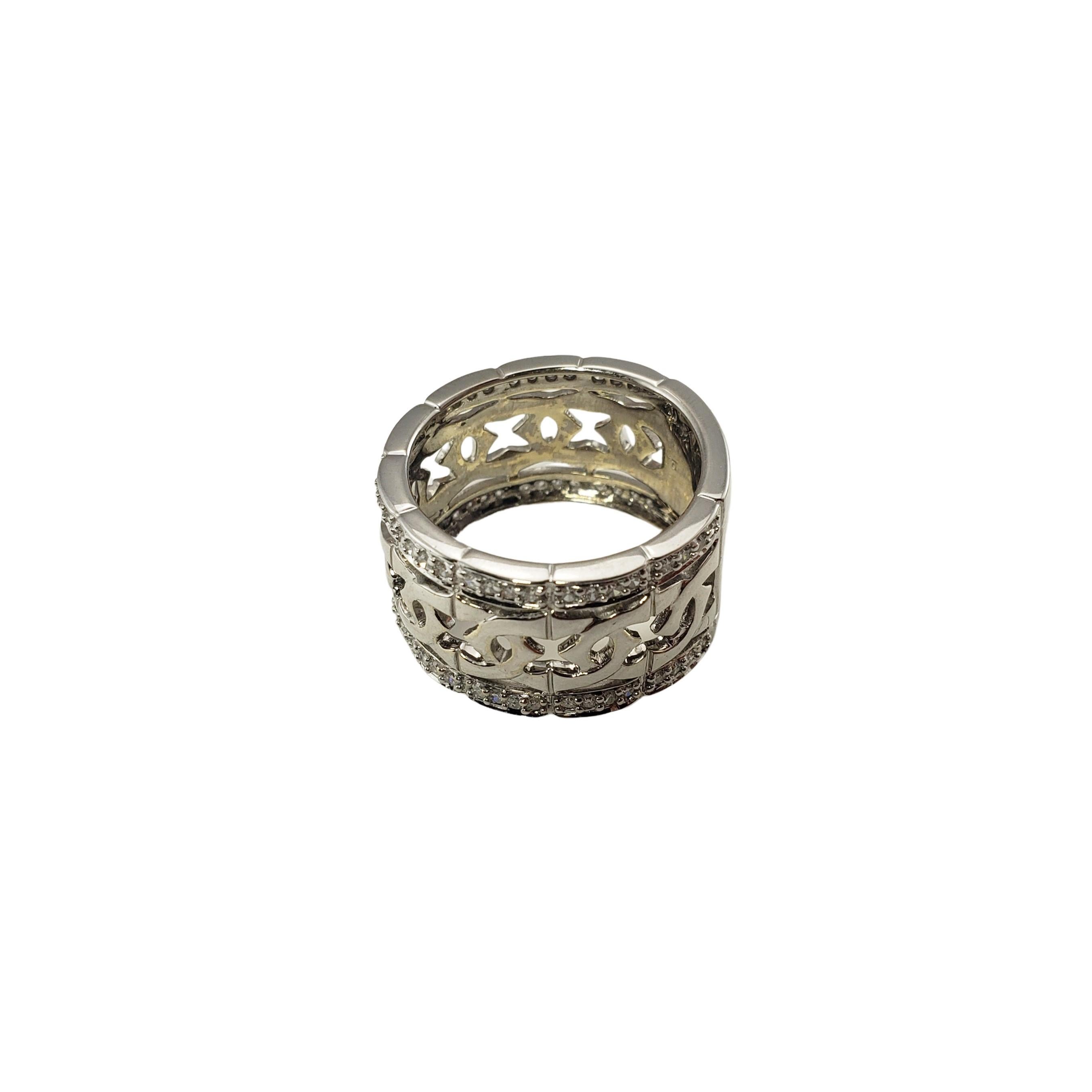 14 Karat White Gold and Diamond Band Ring In Good Condition For Sale In Washington Depot, CT
