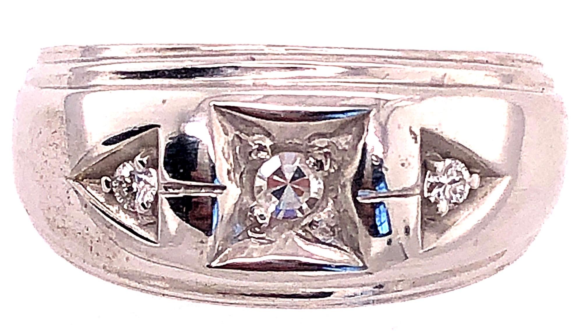 14 Karat White Gold Band Ring with Round Diamonds.
0.25 Total diamond weight.
Size 10
7.95 grams total weight.
10.94 mm ring height.

*This ring can be resized at your local jeweler.