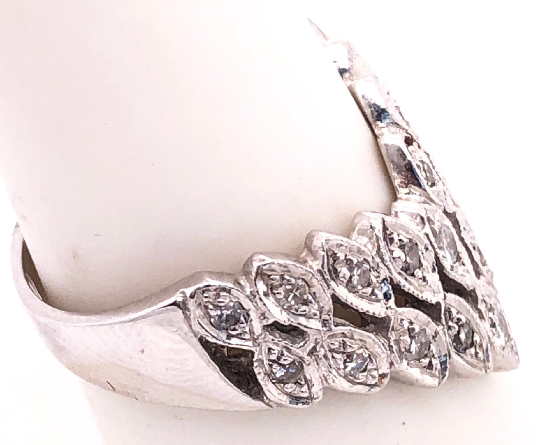 14 Karat Weißgold und Diamantband Ehering / Brautring (Moderne) im Angebot