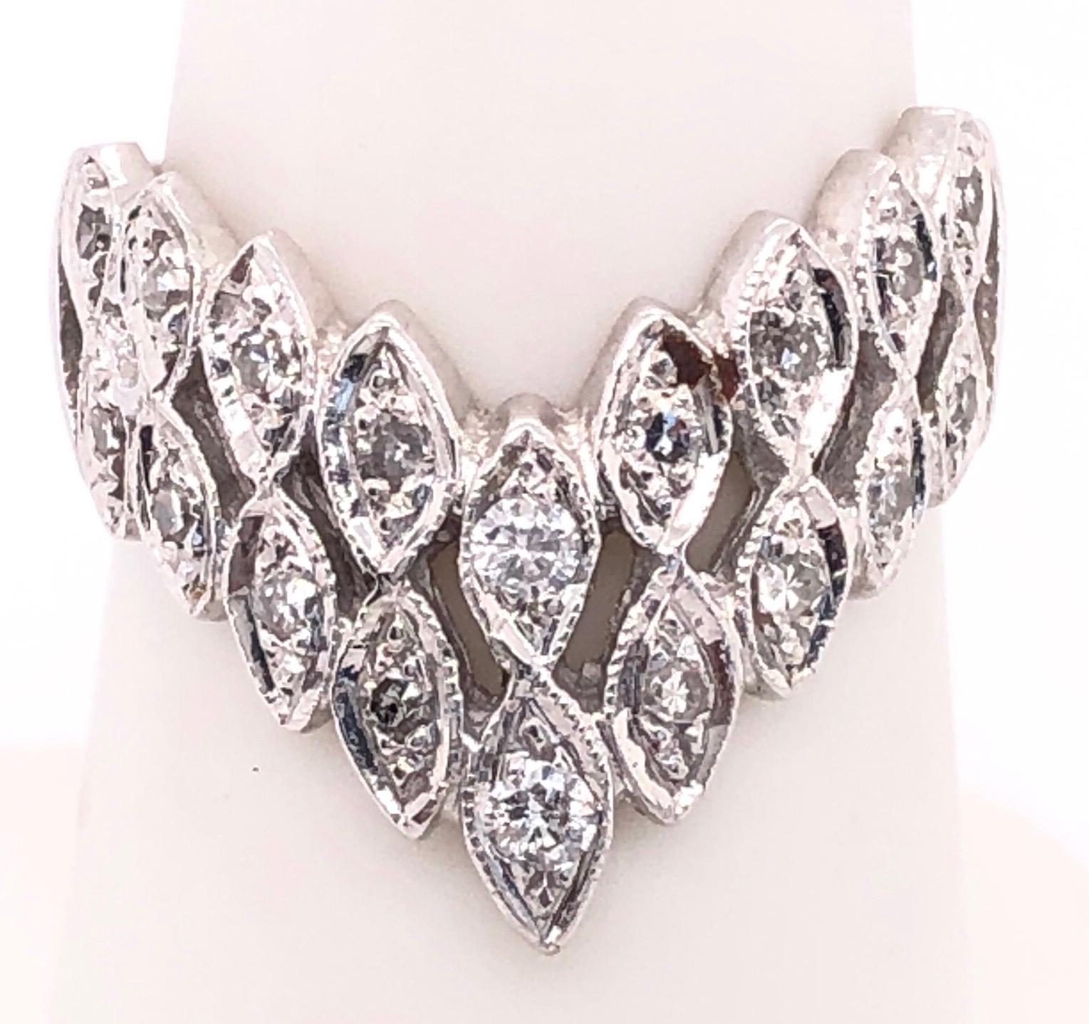 Women's 14 Karat White Gold and Diamond Band Wedding / Bridal Ring For Sale