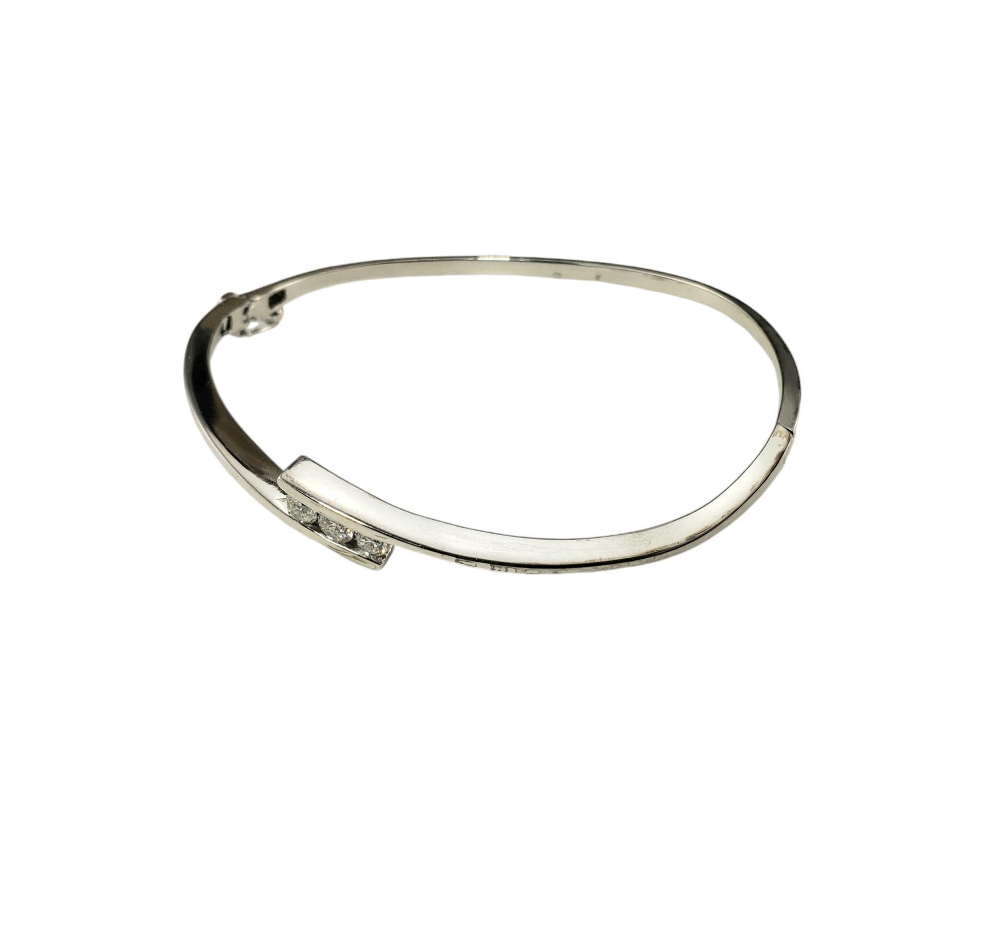 Contemporain Bracelet jonc en or blanc 14 carats et diamants n° 18738