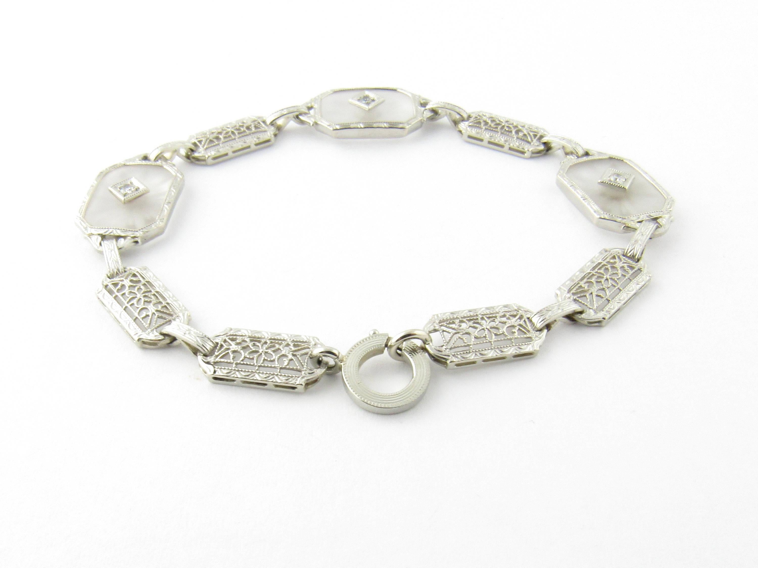 14 Karat White Gold and Diamond Bracelet In Excellent Condition In Washington Depot, CT