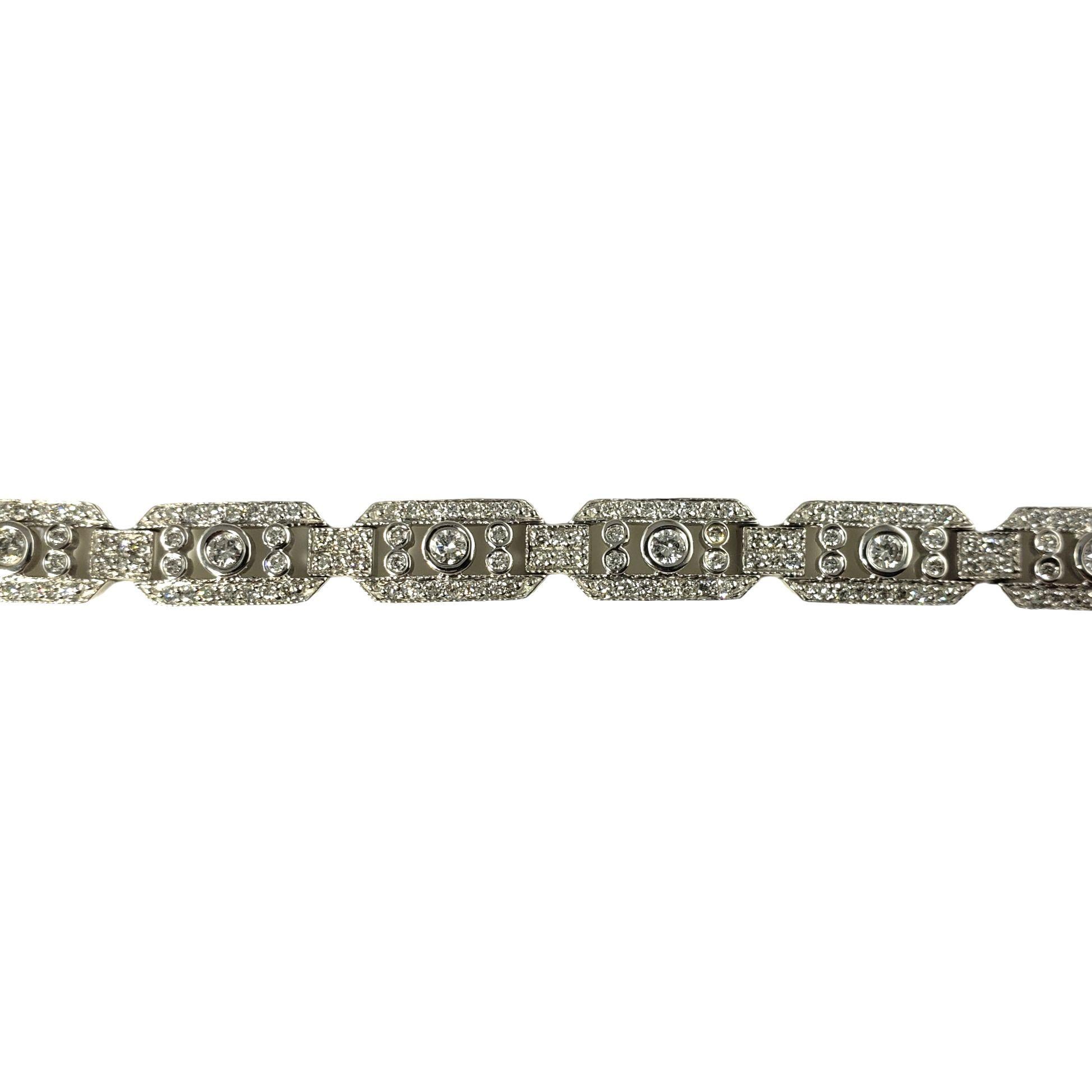 Taille ronde Bracelet en or blanc 14 carats et diamants en vente