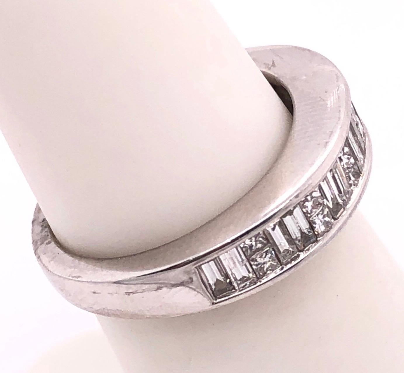 Modern 14 Karat White Gold and Diamond Bridal Ring 1.25 Total Diamond Weight For Sale