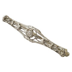 Broche/pince n° 3850 en or blanc 14 carats et diamants
