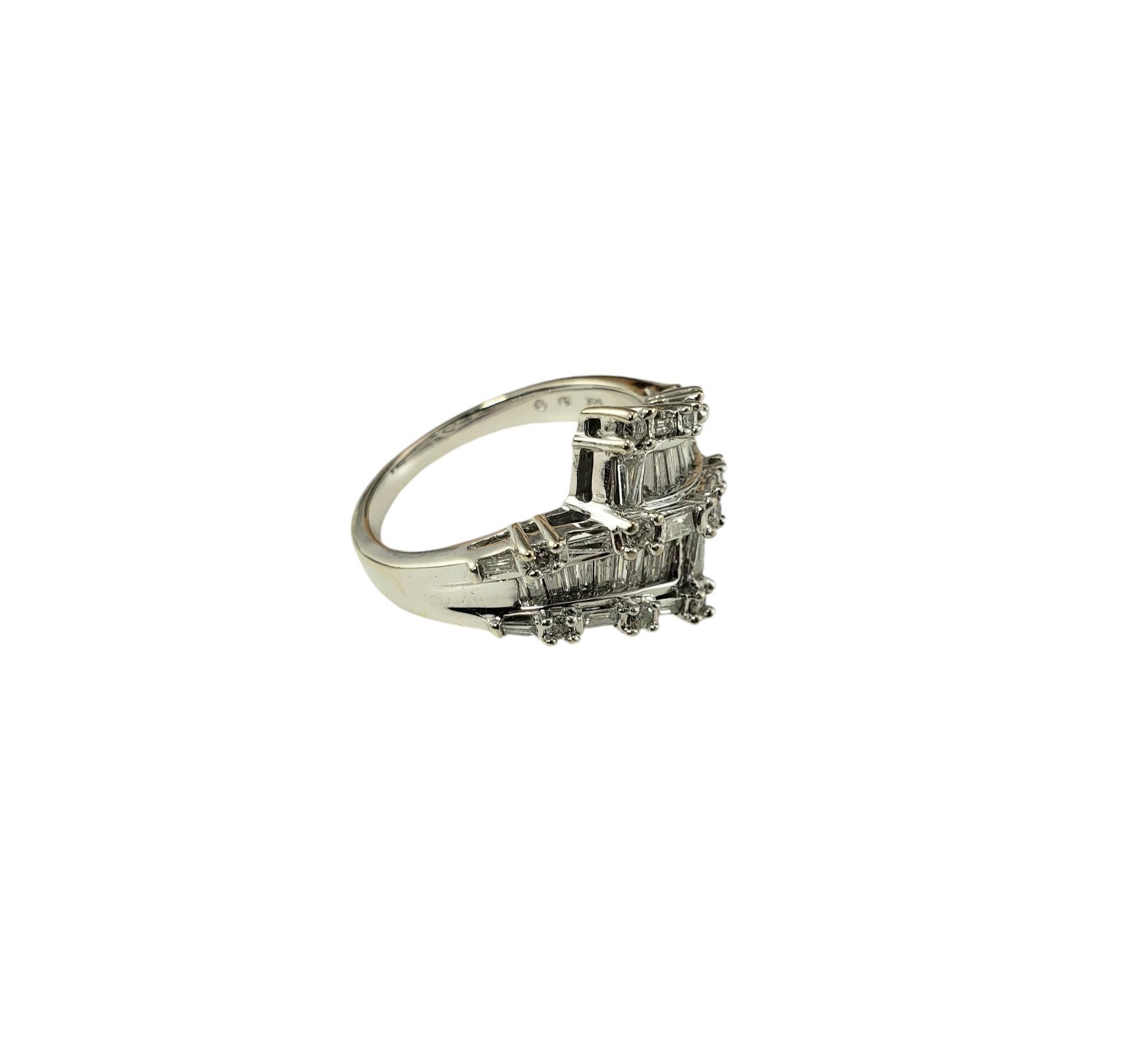 Contemporaneo Anello Bypass in oro bianco 14 carati e diamanti misura 7 #19549 in vendita