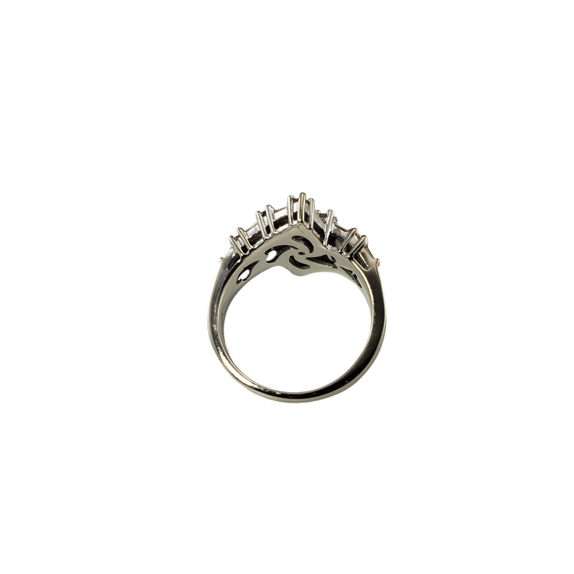 Taglio rotondo Anello Bypass in oro bianco 14 carati e diamanti misura 7 #19549 in vendita