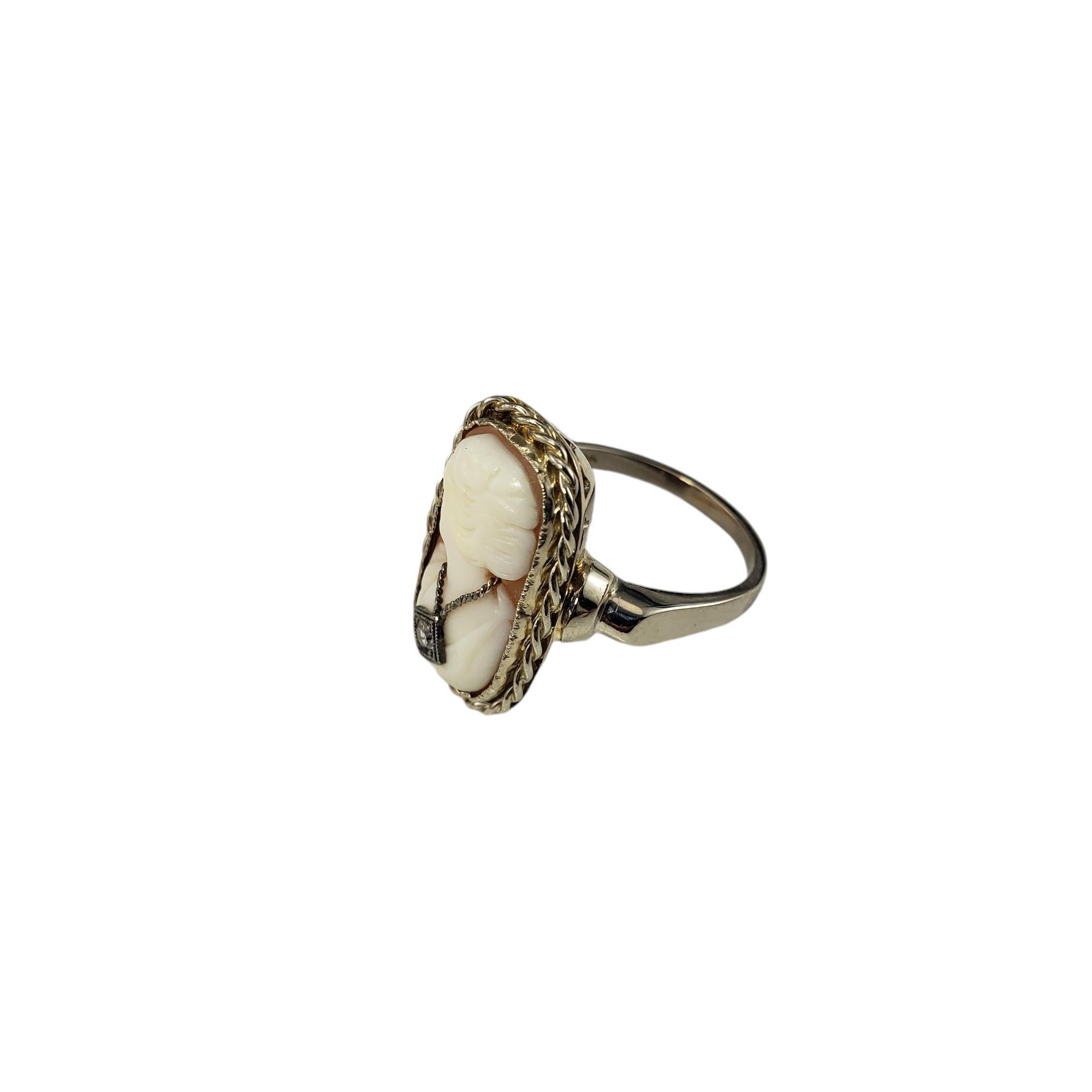 Taille simple Bague camée en or blanc 14 carats et diamants taille 7 n°18972 en vente