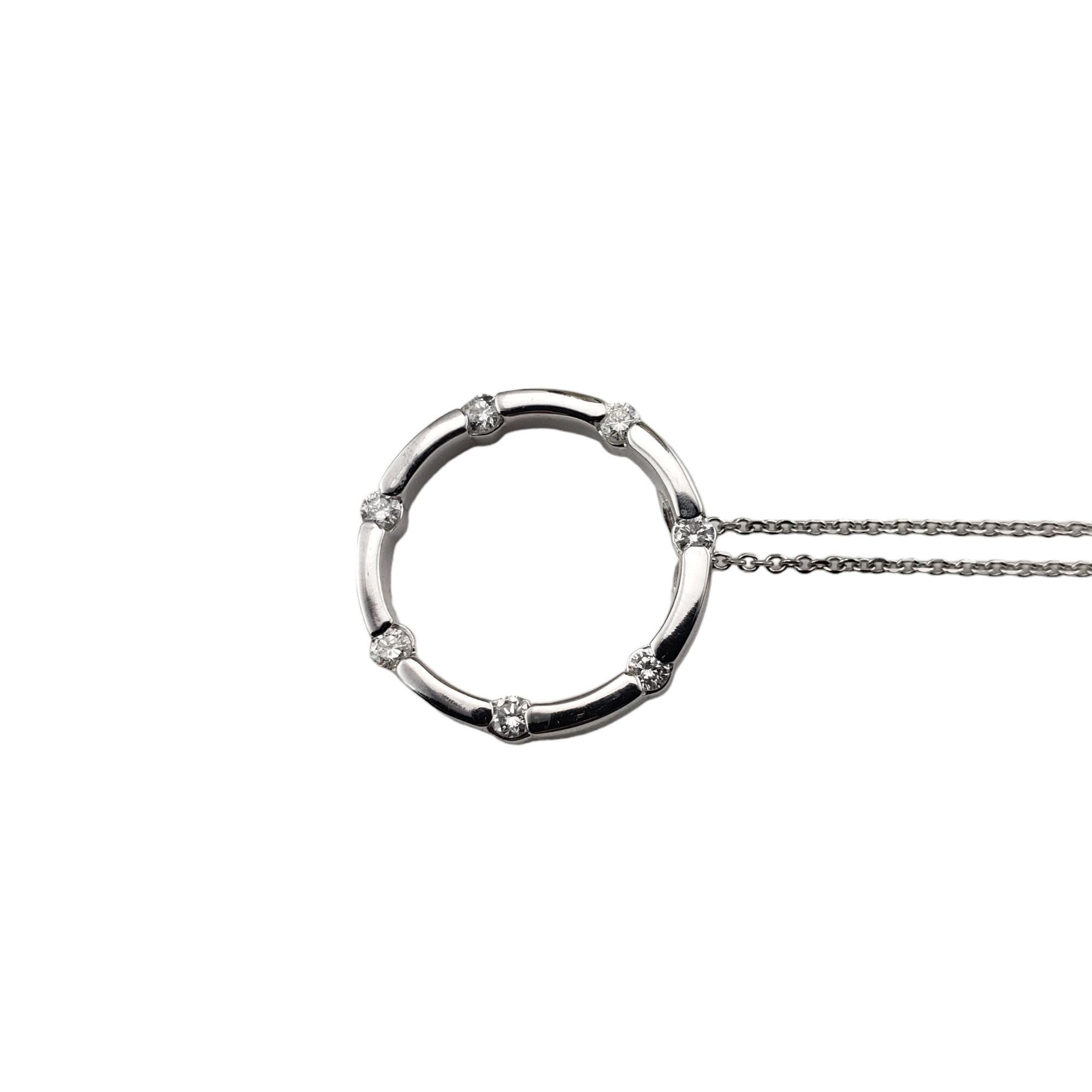 Taille ronde Collier pendentif cercle en or blanc 14 carats et diamants n°15493 en vente
