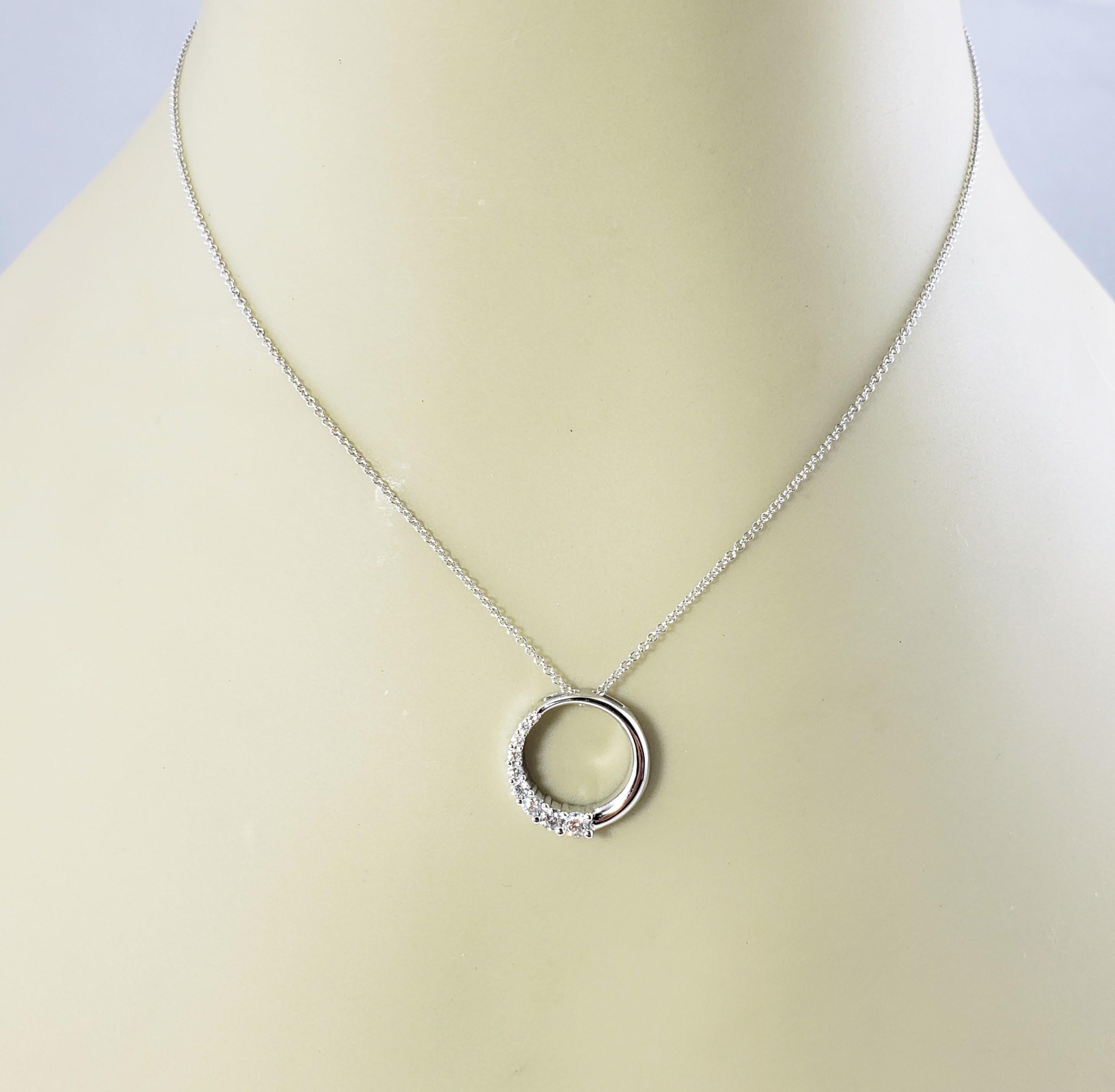 14 Karat White Gold and Diamond Circle Pendant Necklace For Sale 3