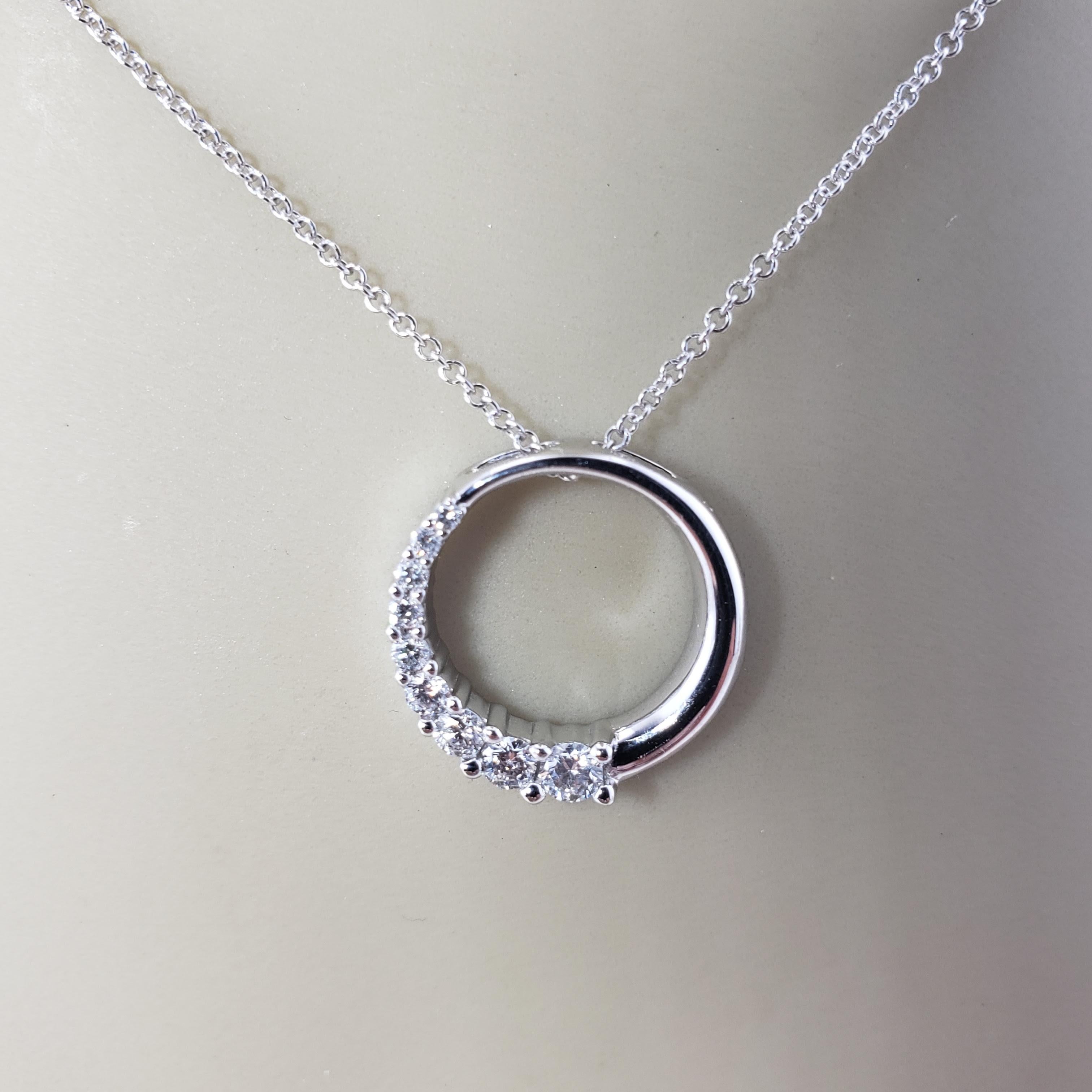 14 Karat White Gold and Diamond Circle Pendant Necklace For Sale 4