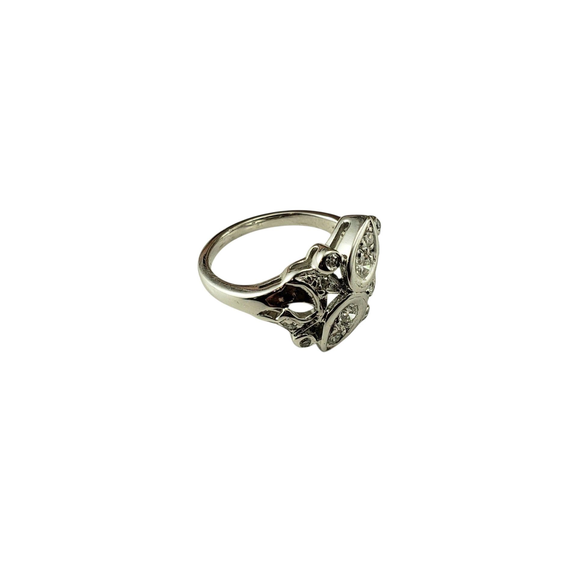 14 Karat Weißgold und Diamant-Cluster-Ring Größe 3,25-3,5 #22489 (Rundschliff) im Angebot