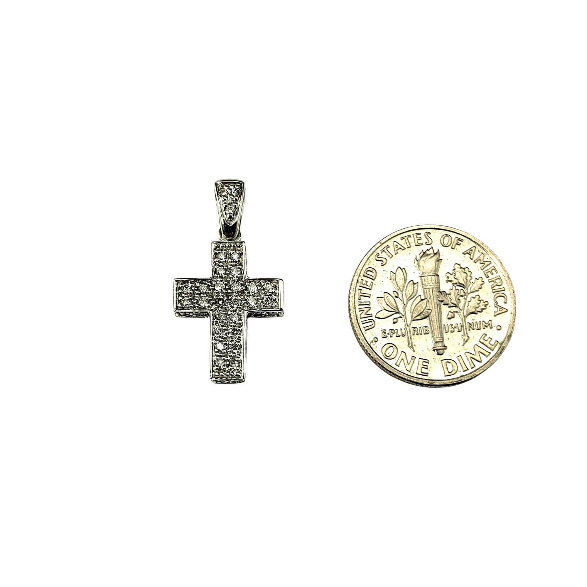 14 Karat White Gold and Diamond Cross Pendant #21870 en venta 1