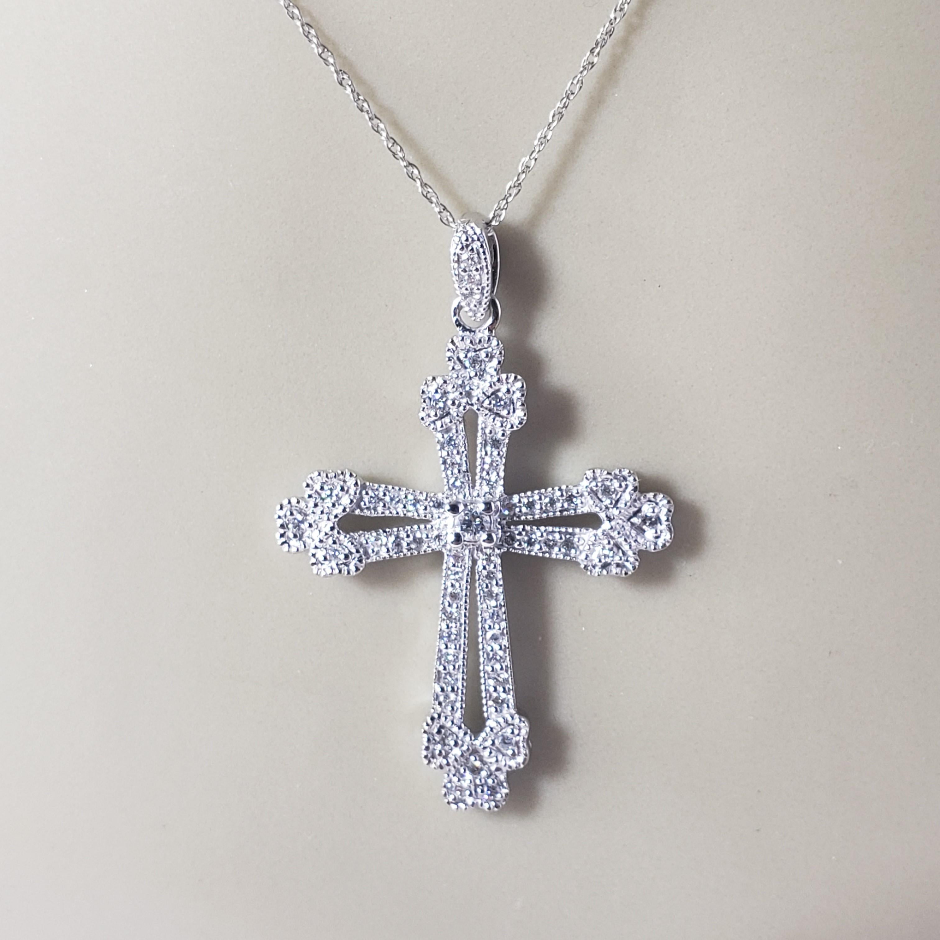 14 Karat White Gold and Diamond Cross Pendant Necklace #16633 For Sale 4