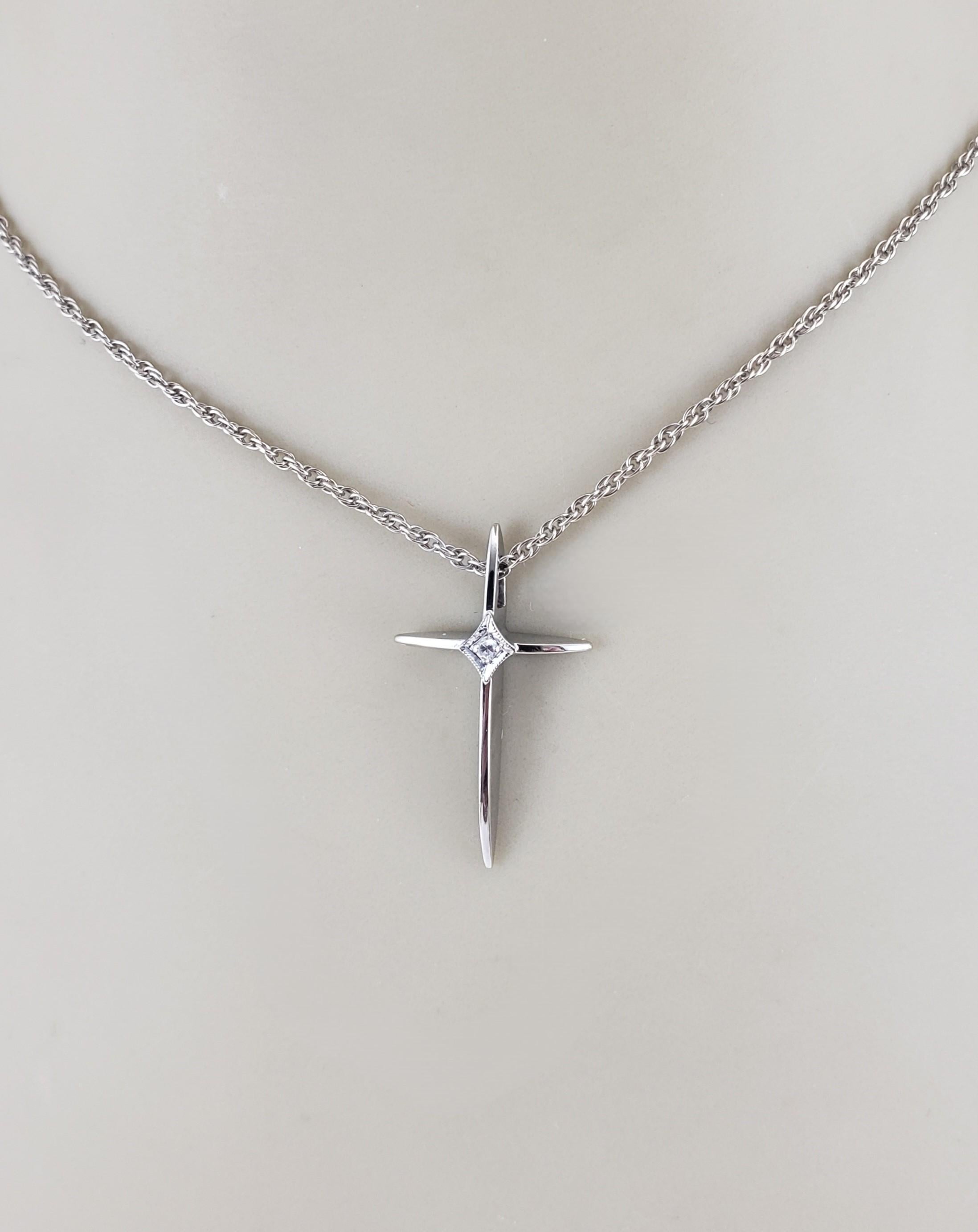 14 Karat White Gold and Diamond Cross Pendant Necklace #18836 For Sale 2