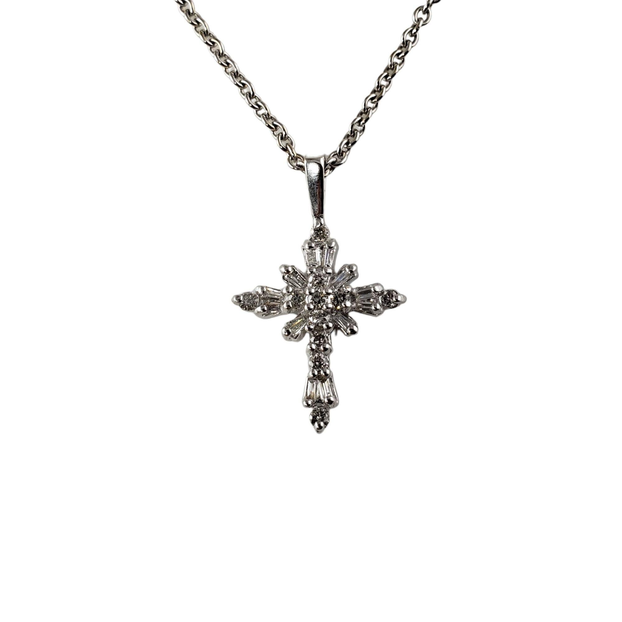 14 Karat Weißgold und Diamant-Kreuz-Anhänger-Halskette Damen