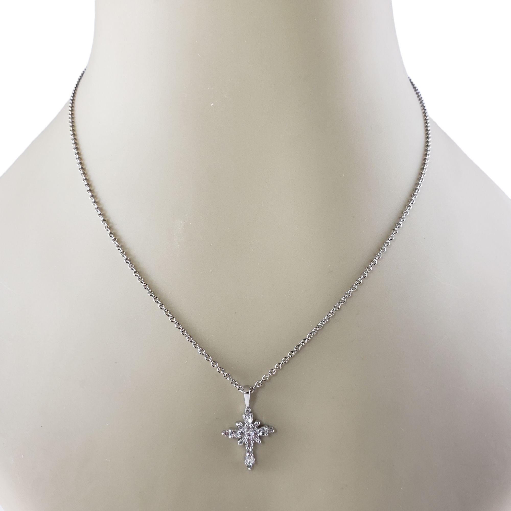 14 Karat Weißgold und Diamant-Kreuz-Anhänger-Halskette 1
