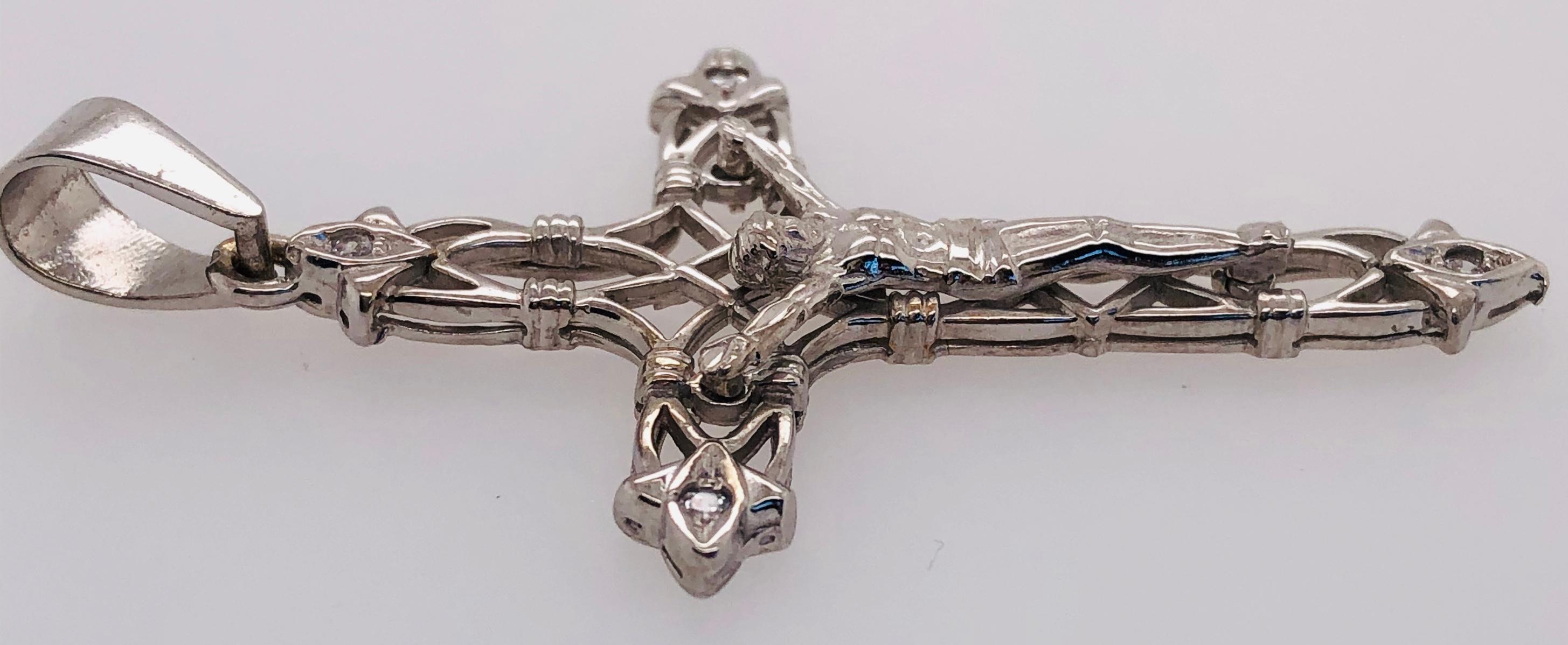 14 Karat White Gold and Diamond Cross / Religious Pendant In Good Condition In Stamford, CT