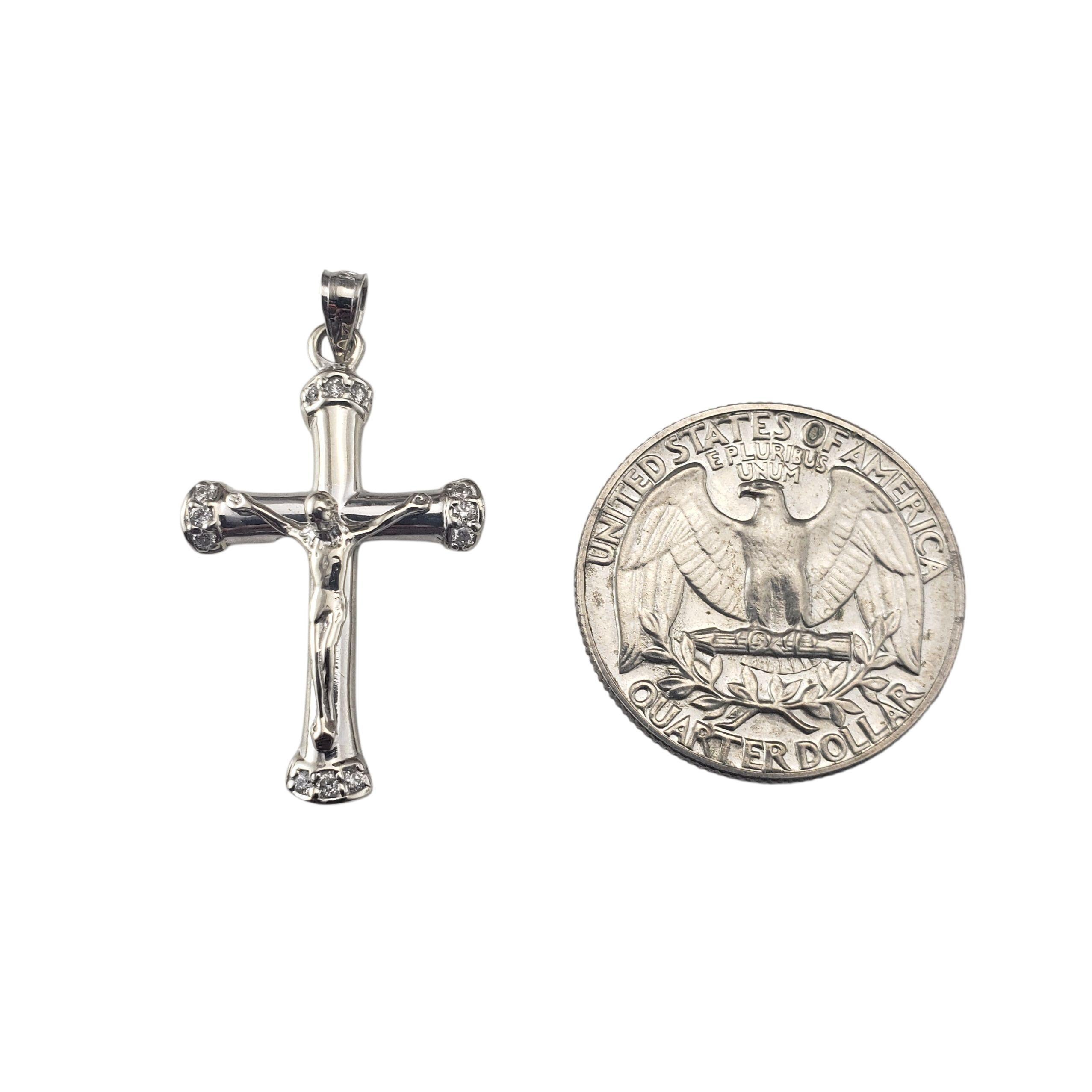 14 Karat White Gold and Diamond Crucifix Pendant #22665 For Sale 1