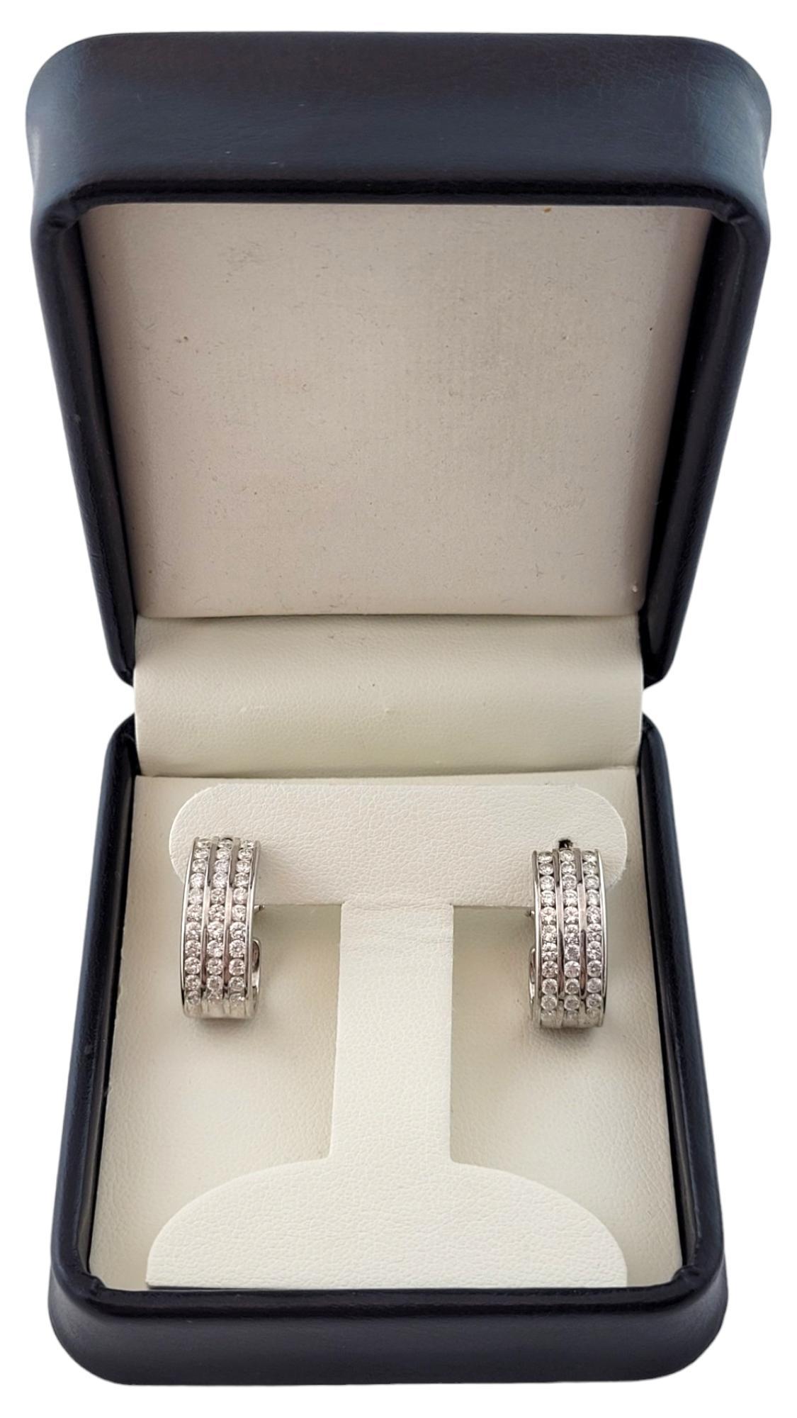 Boucles d'oreilles en or blanc 14 carats et diamants #16462 en vente 2
